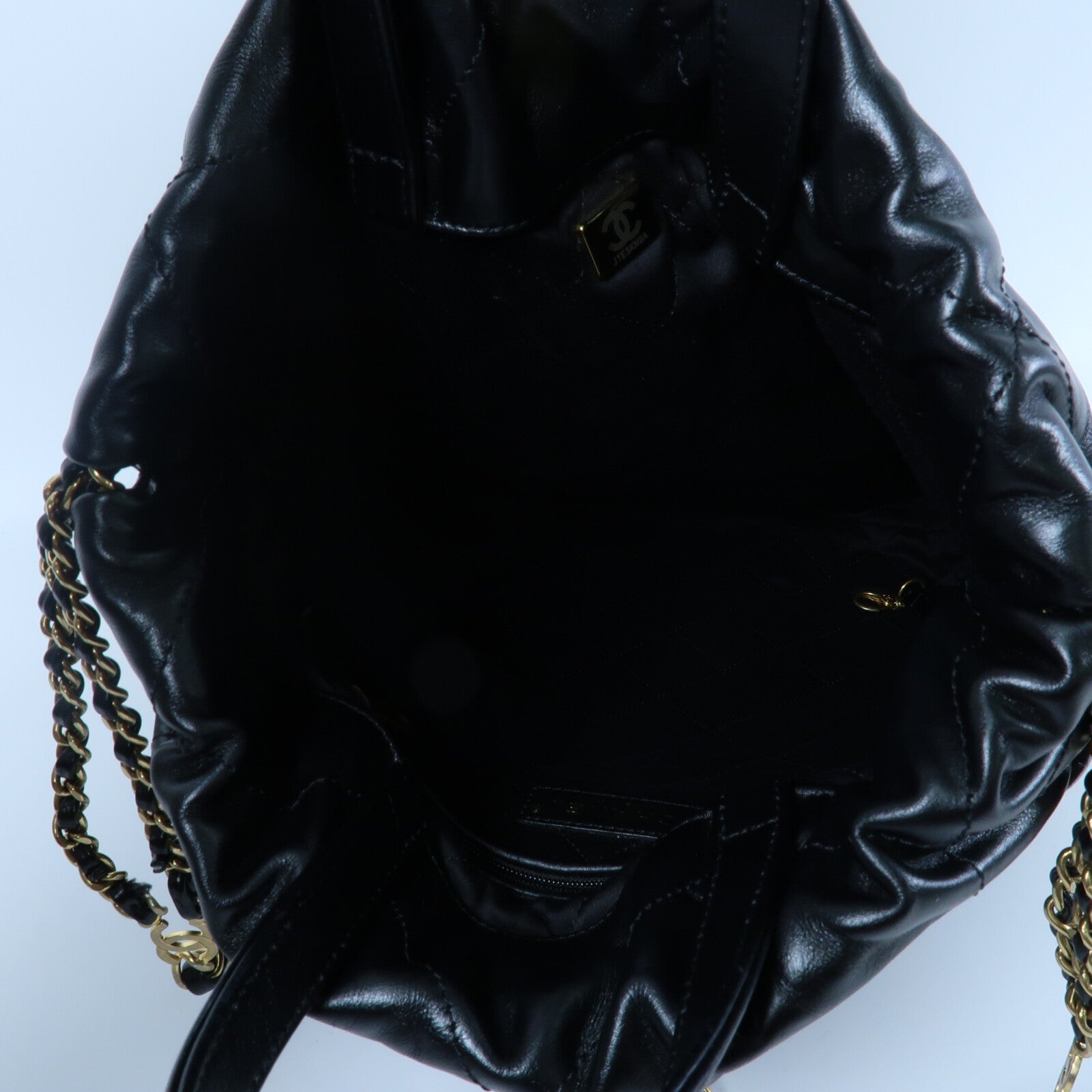 CHANEL 牛皮皮革Chanel 22 Backpack鏈帶背包