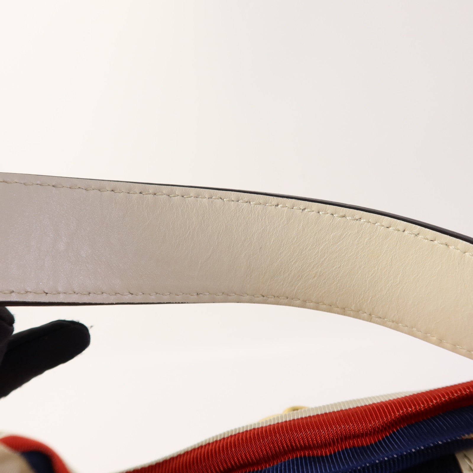 GUCCI 牛皮皮革Sylvie金扣肩背袋