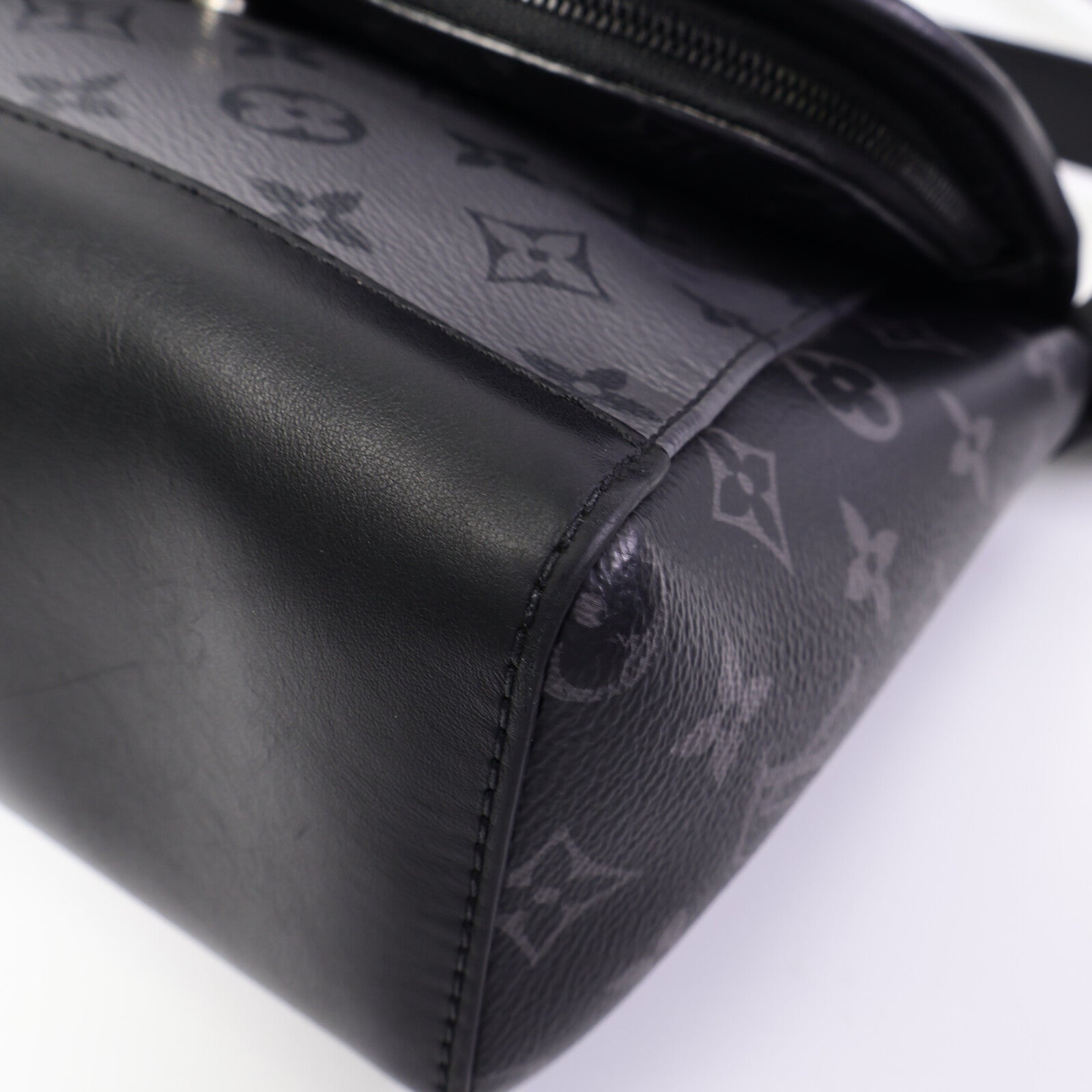 LOUIS VUITTON Monogram Eclipse Pulse肩背袋