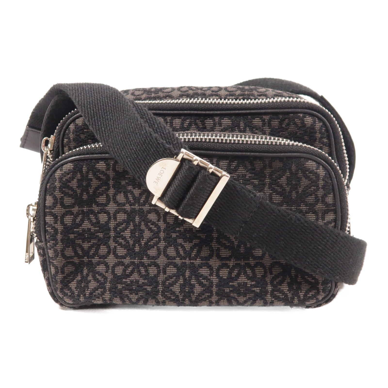 LOEWE 帆布Anagram Mini Camera Bag銀扣肩背袋