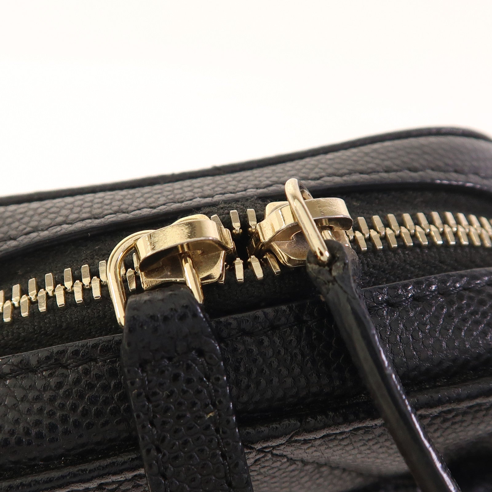 CHANEL 牛皮皮革Chain Shoulder金扣鏈帶肩背袋