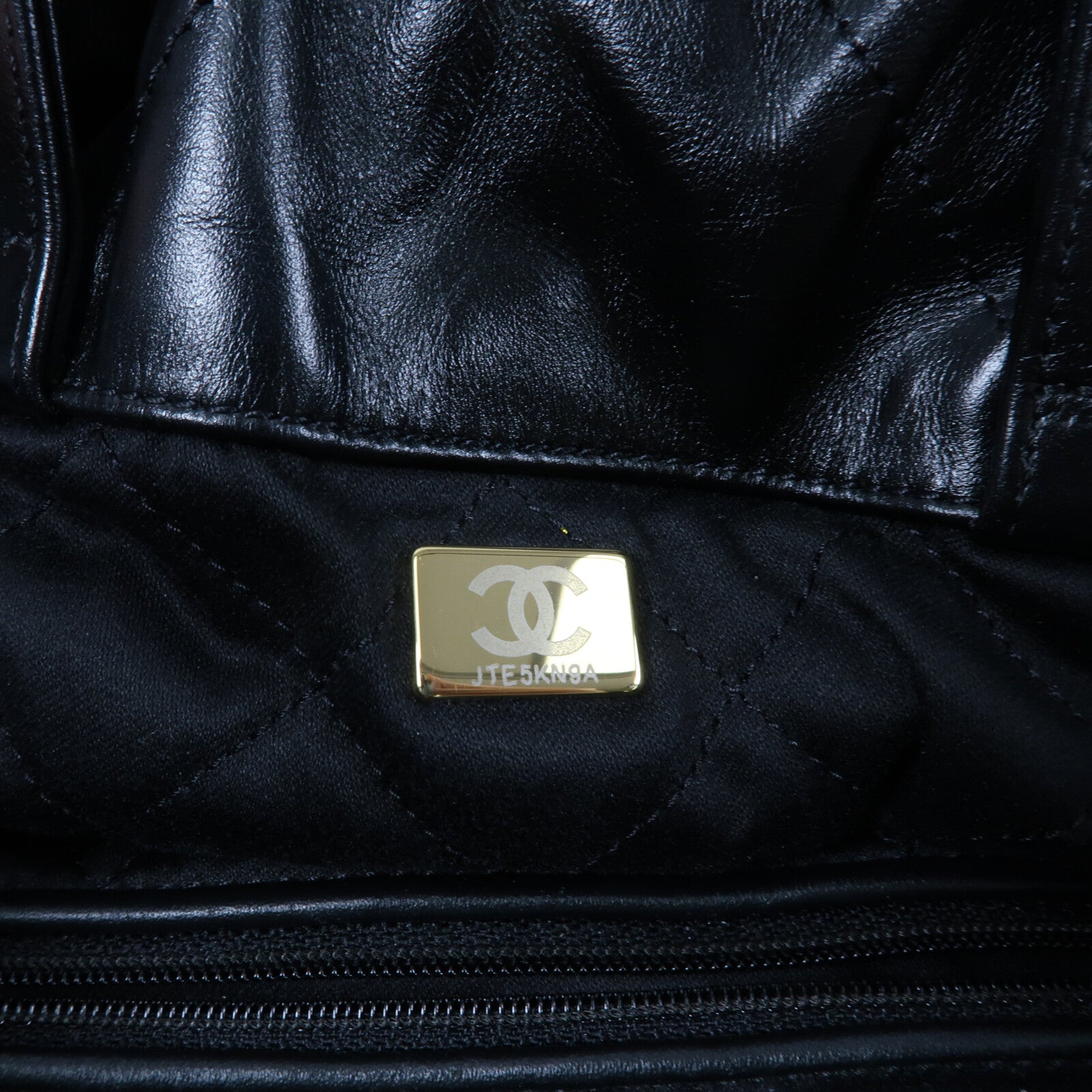 CHANEL 牛皮皮革Chanel 22 Backpack鏈帶背包