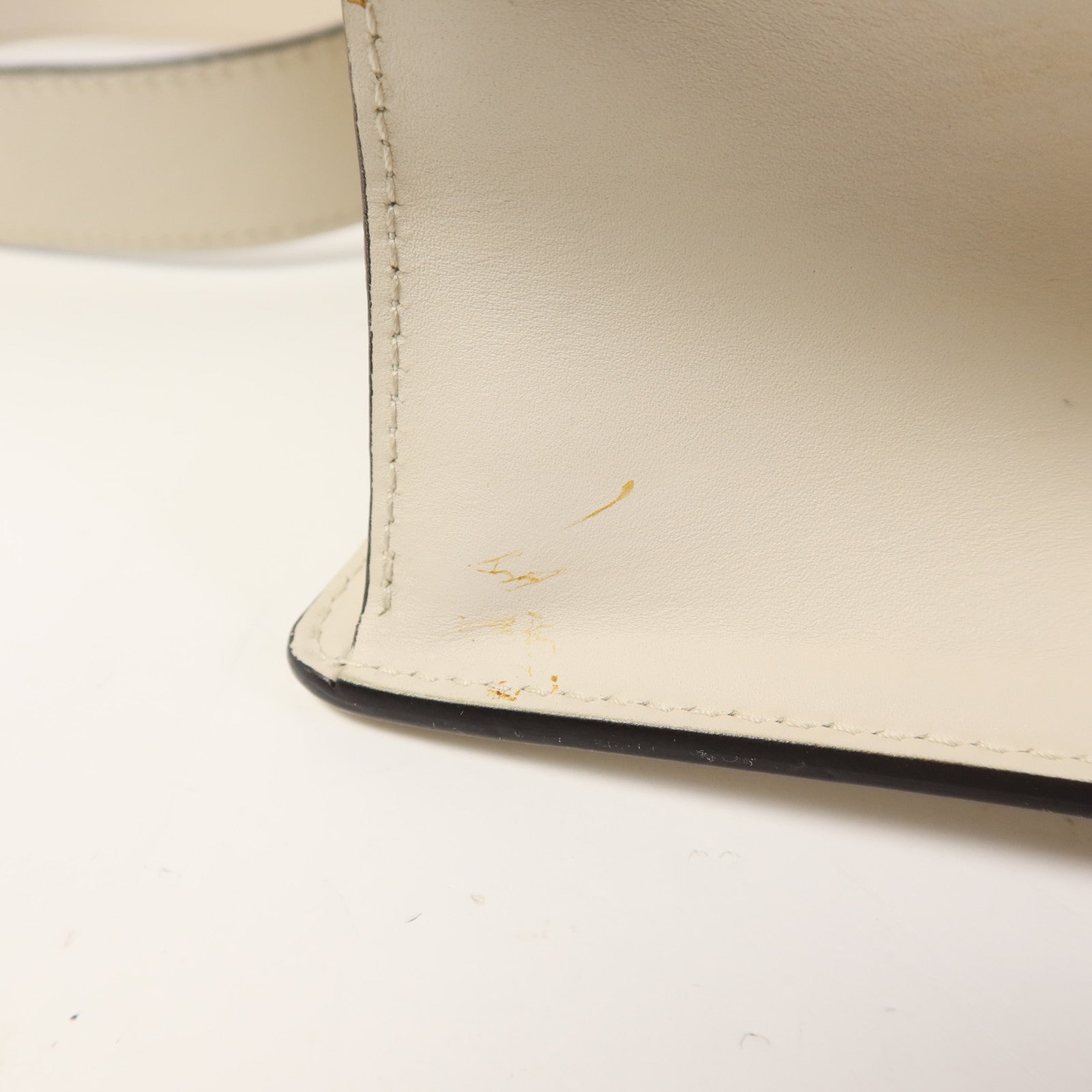 GUCCI 牛皮皮革Sylvie金扣肩背袋