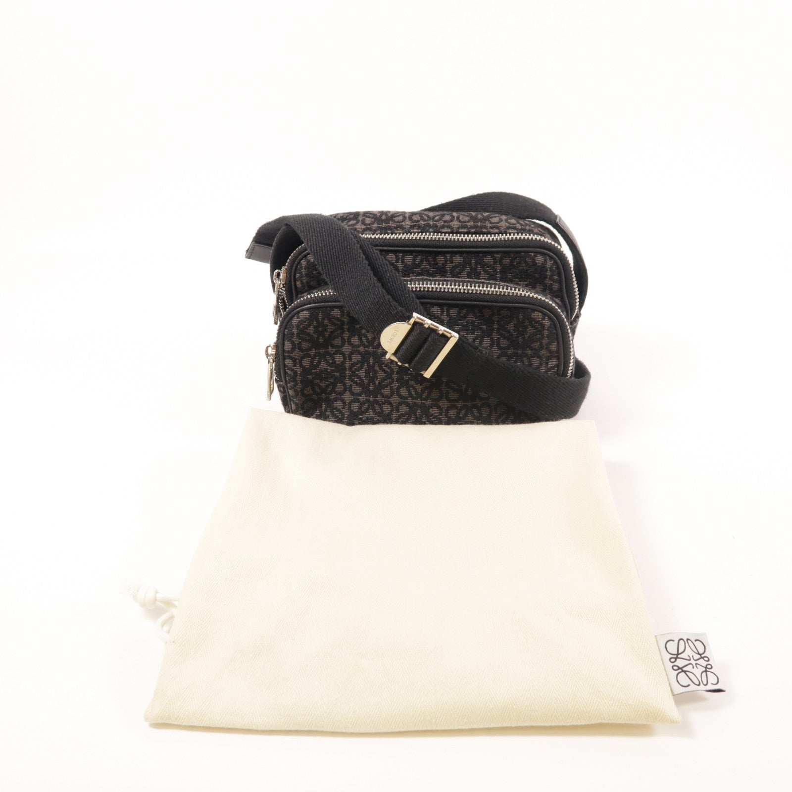 LOEWE 帆布Anagram Mini Camera Bag銀扣肩背袋