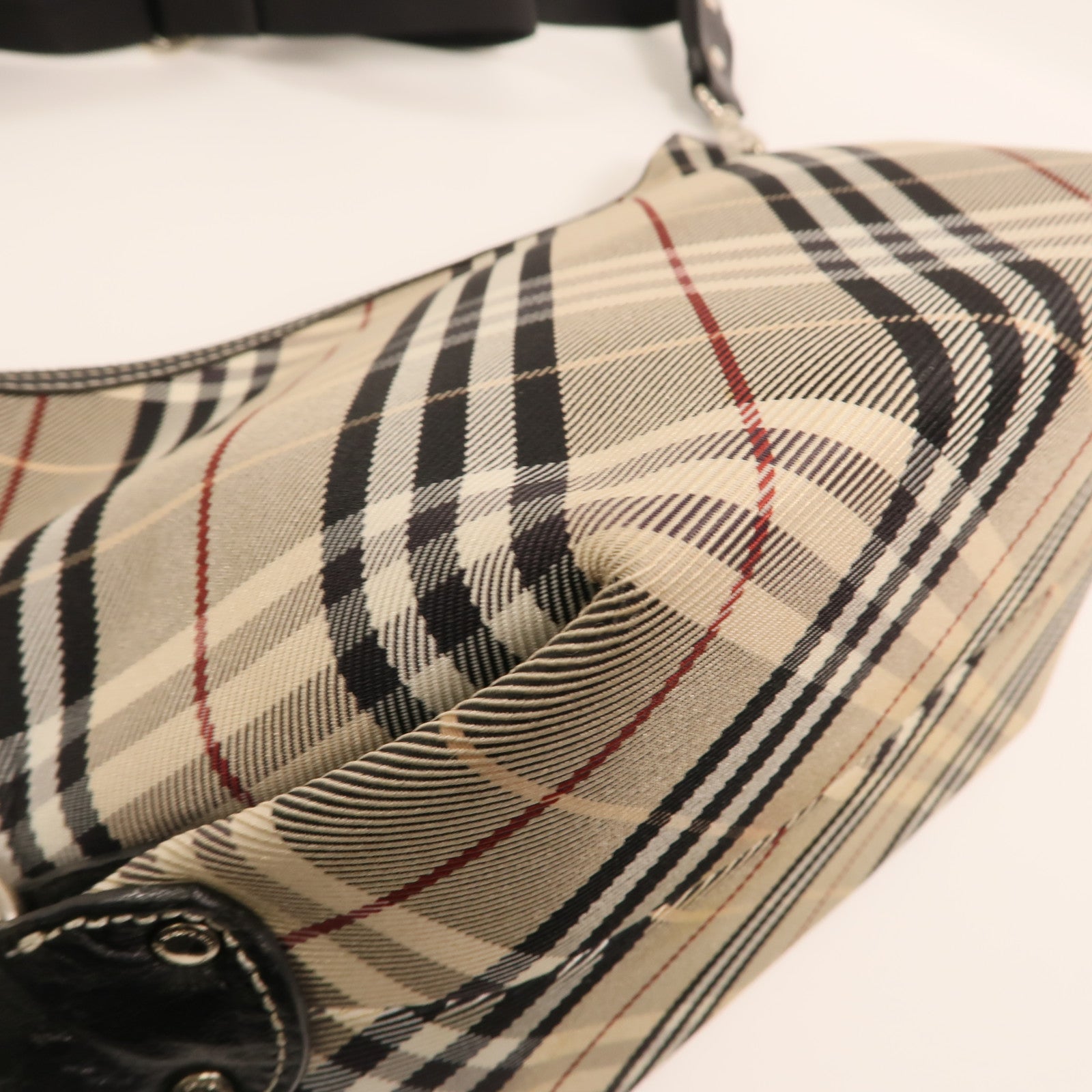 BURBERRY 尼龍Shoulder Bag銀扣肩背袋