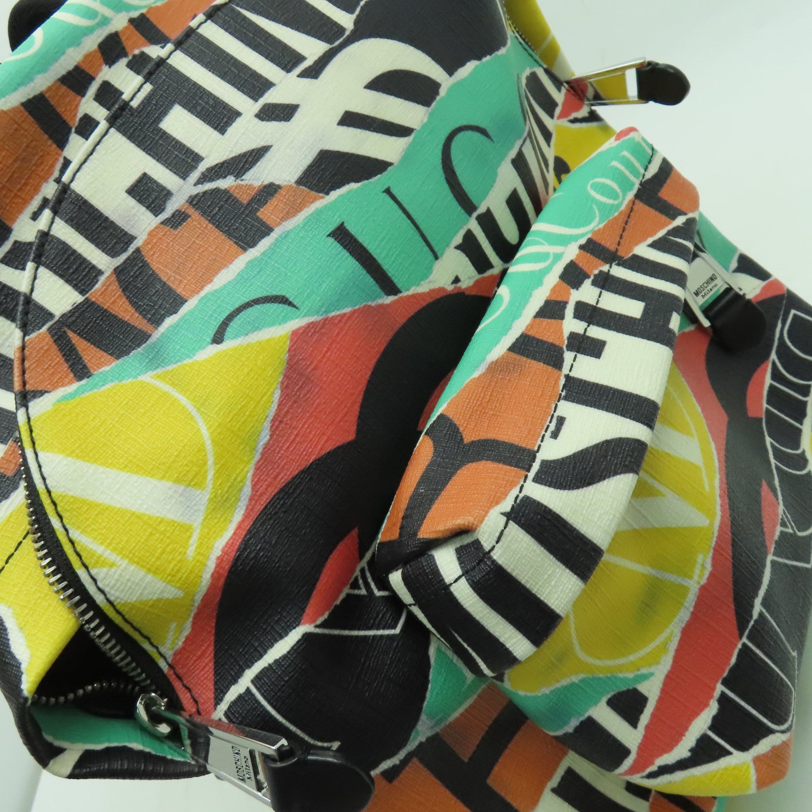 MOSCHINO 【清倉大減價】塗層帆布Backpack銀扣背包多色