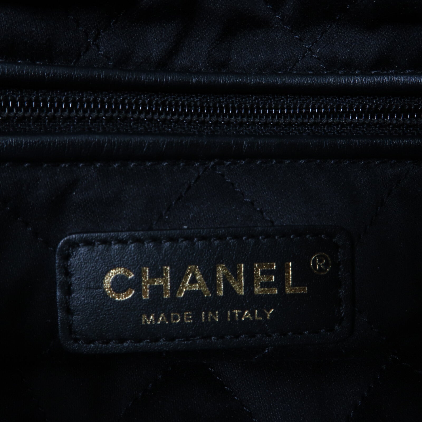 CHANEL 牛皮皮革Chanel 22 Backpack鏈帶背包