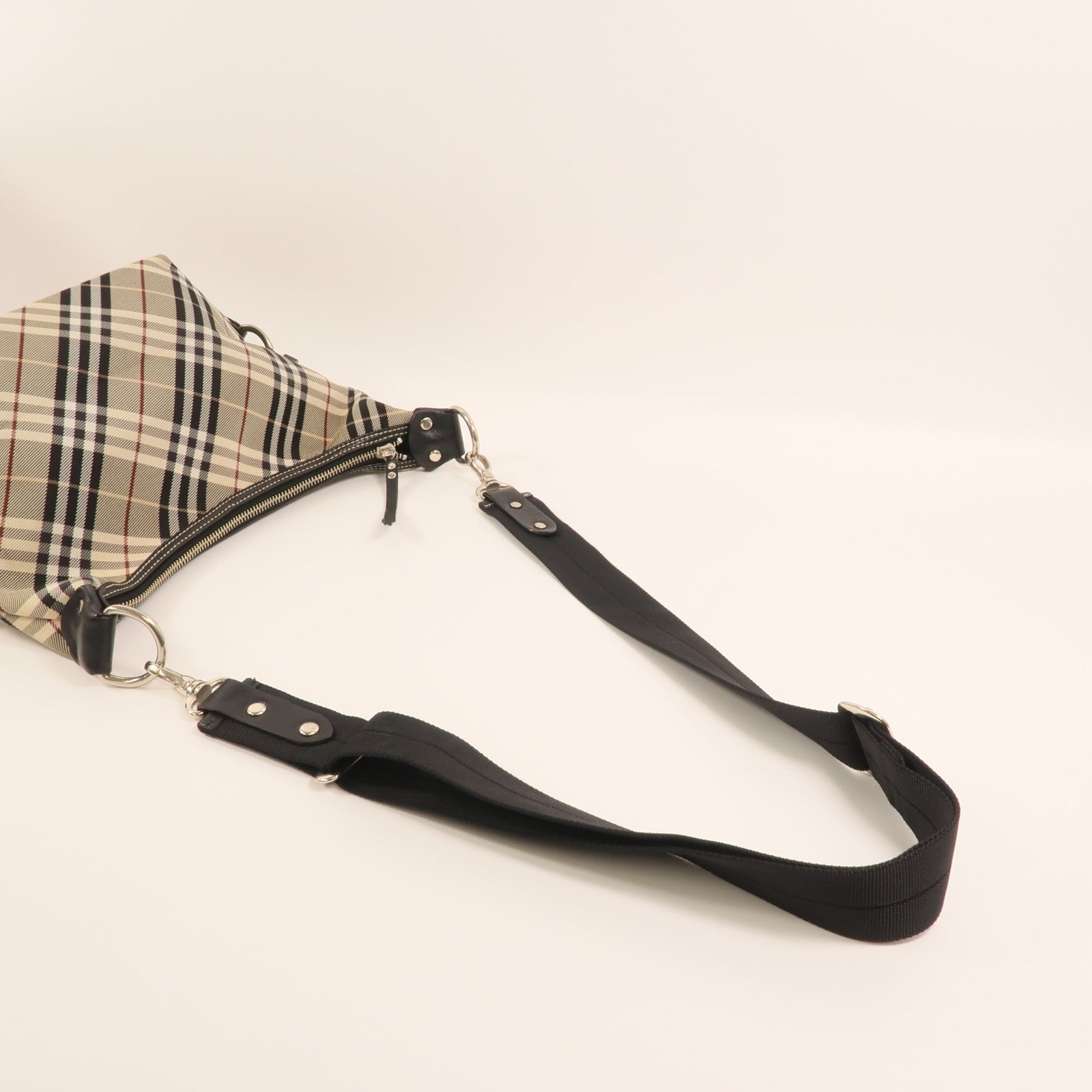 BURBERRY 尼龍Shoulder Bag銀扣肩背袋