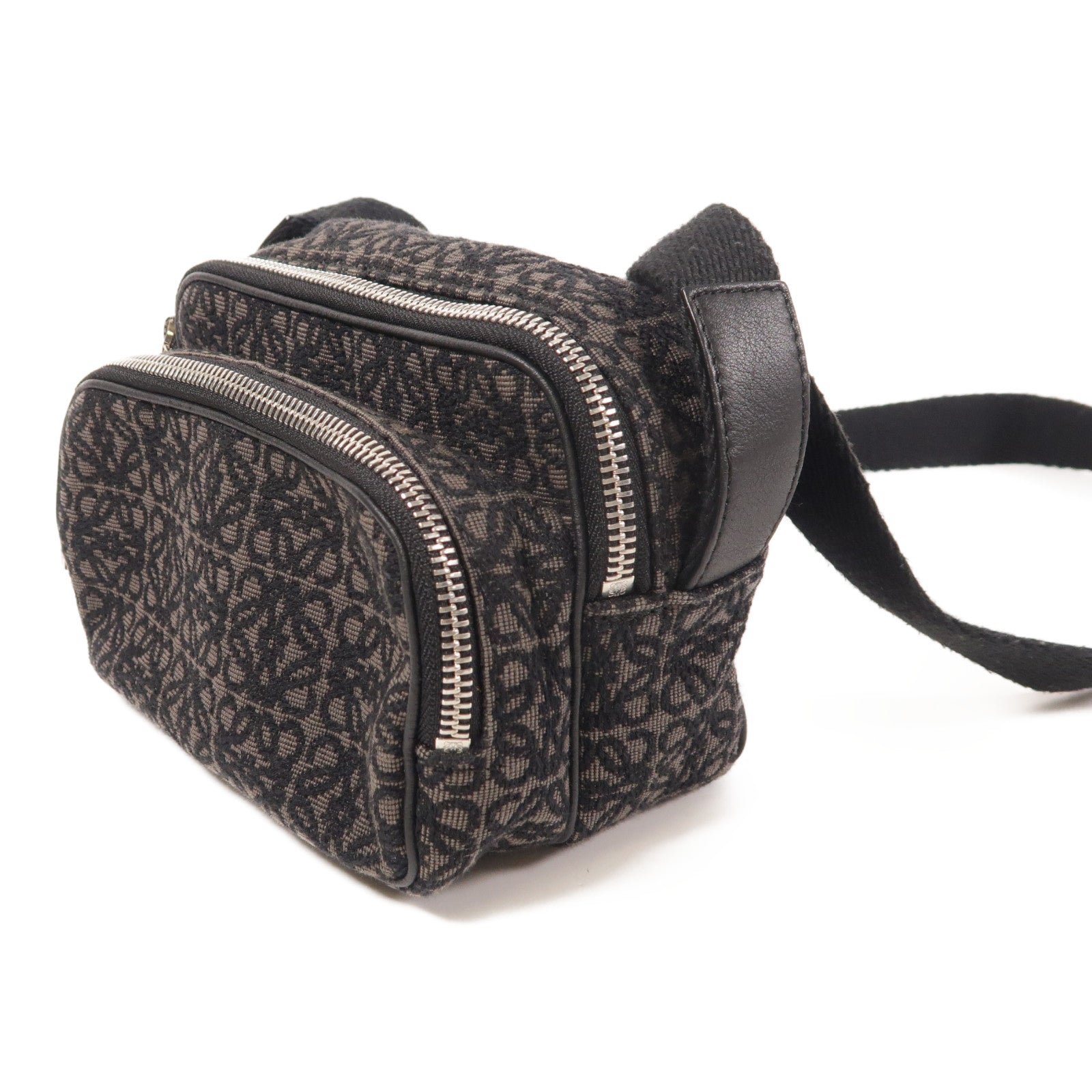 LOEWE 帆布Anagram Mini Camera Bag銀扣肩背袋