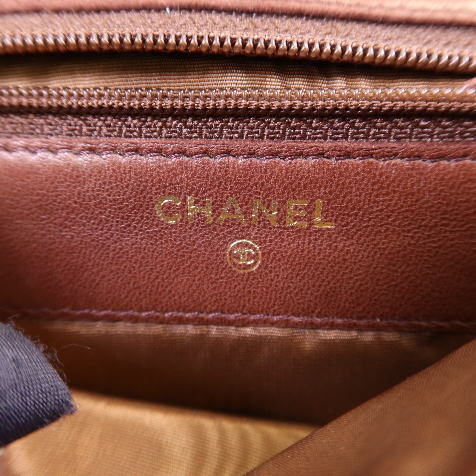 CHANEL 牛皮皮革Bifold Wallet金扣錢包