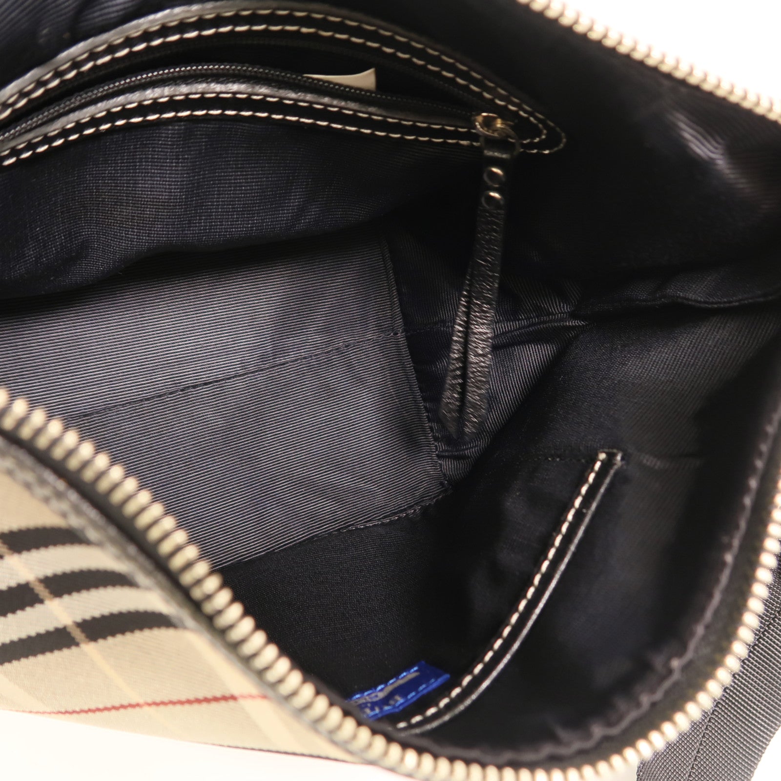 BURBERRY 尼龍Shoulder Bag銀扣肩背袋