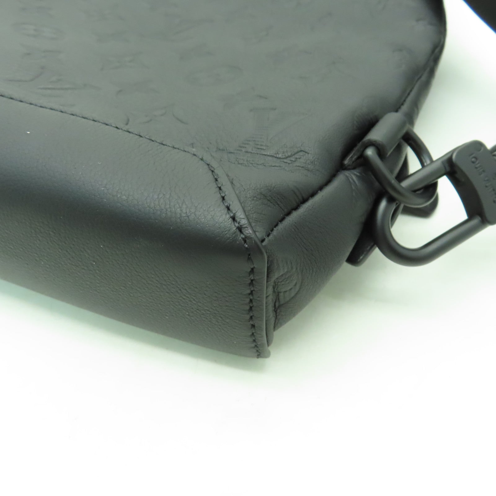 LOUIS VUITTON Monogram Shadow Duo Slingbag肩背袋黑色