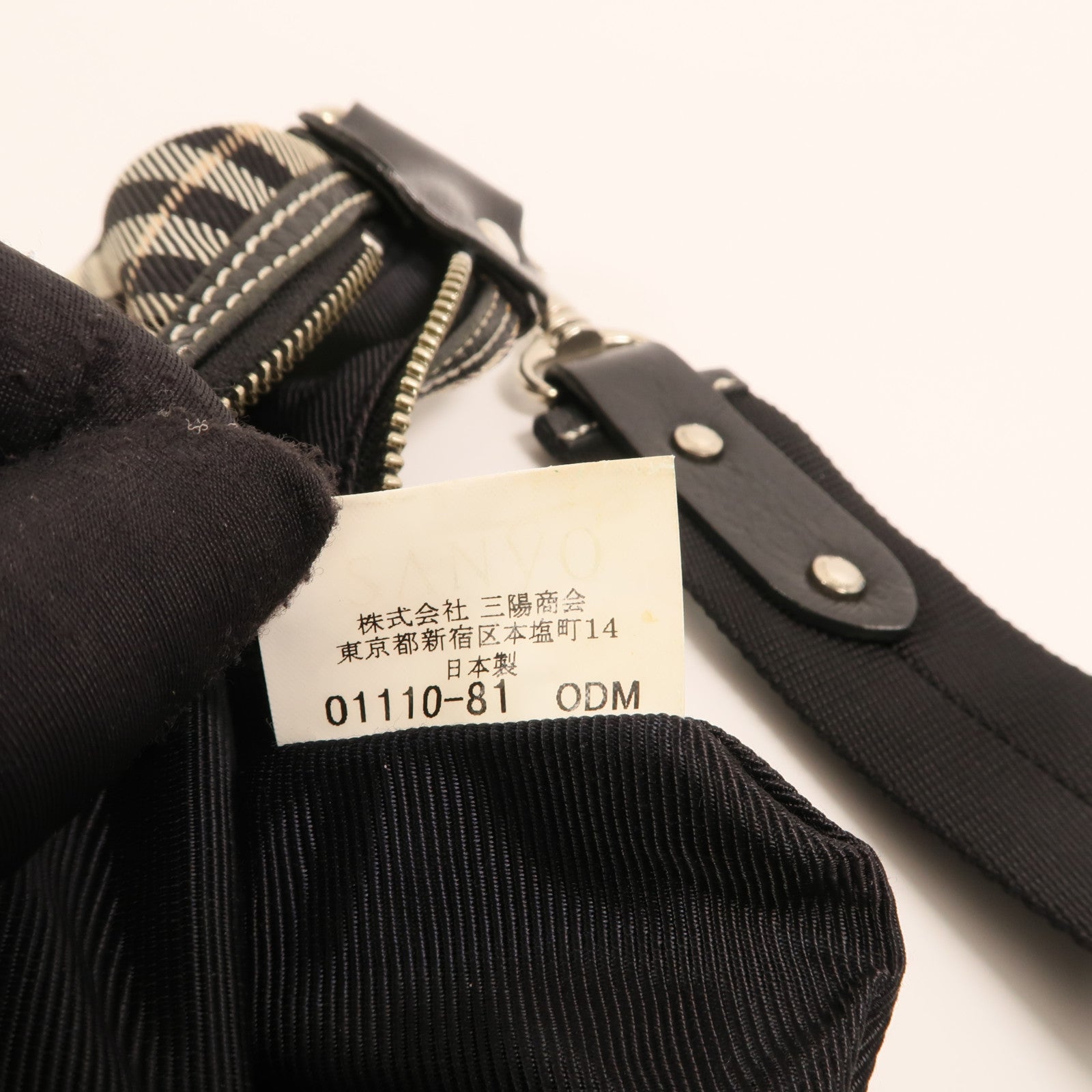 BURBERRY 尼龍Shoulder Bag銀扣肩背袋