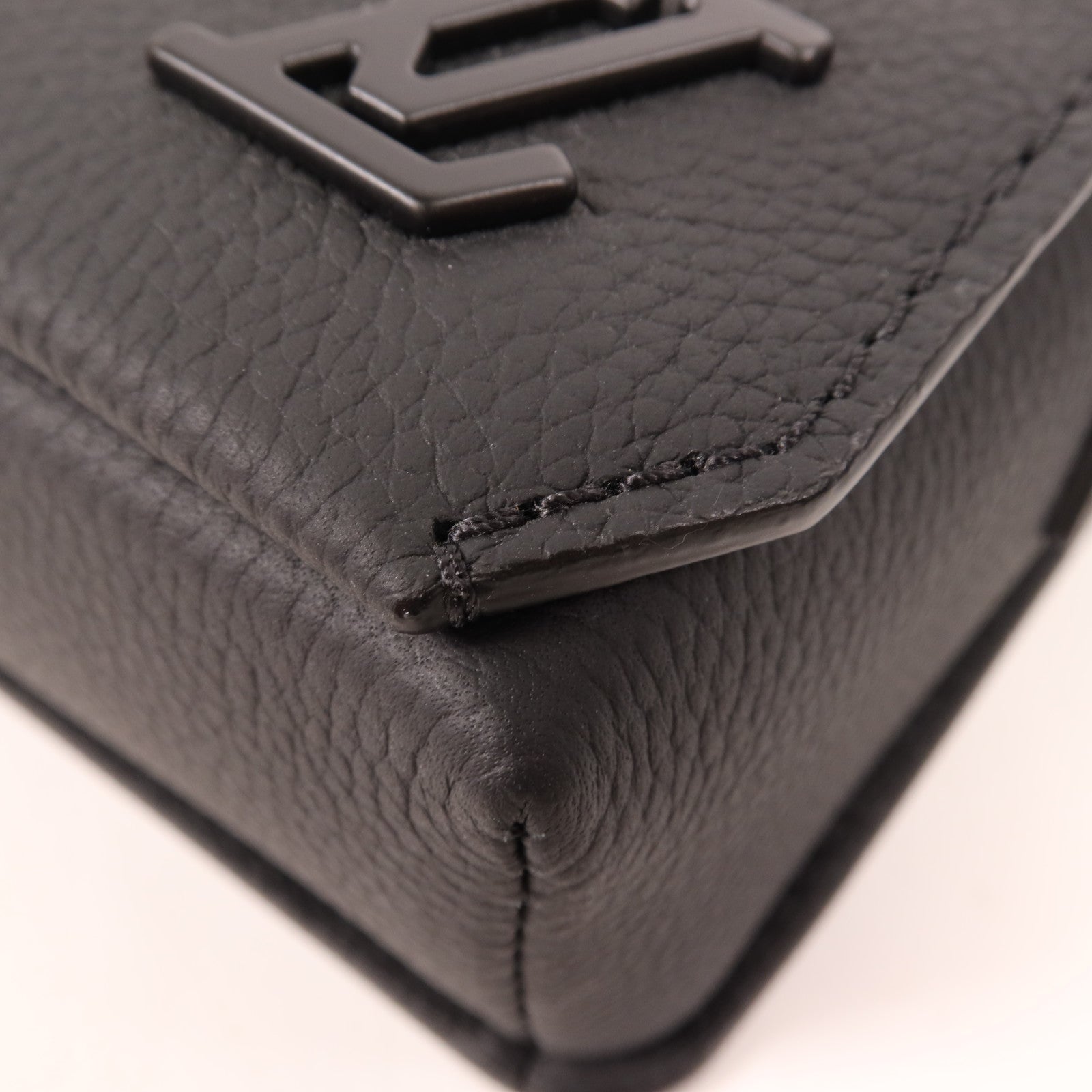 LOUIS VUITTON Aerogram Fastline肩背袋