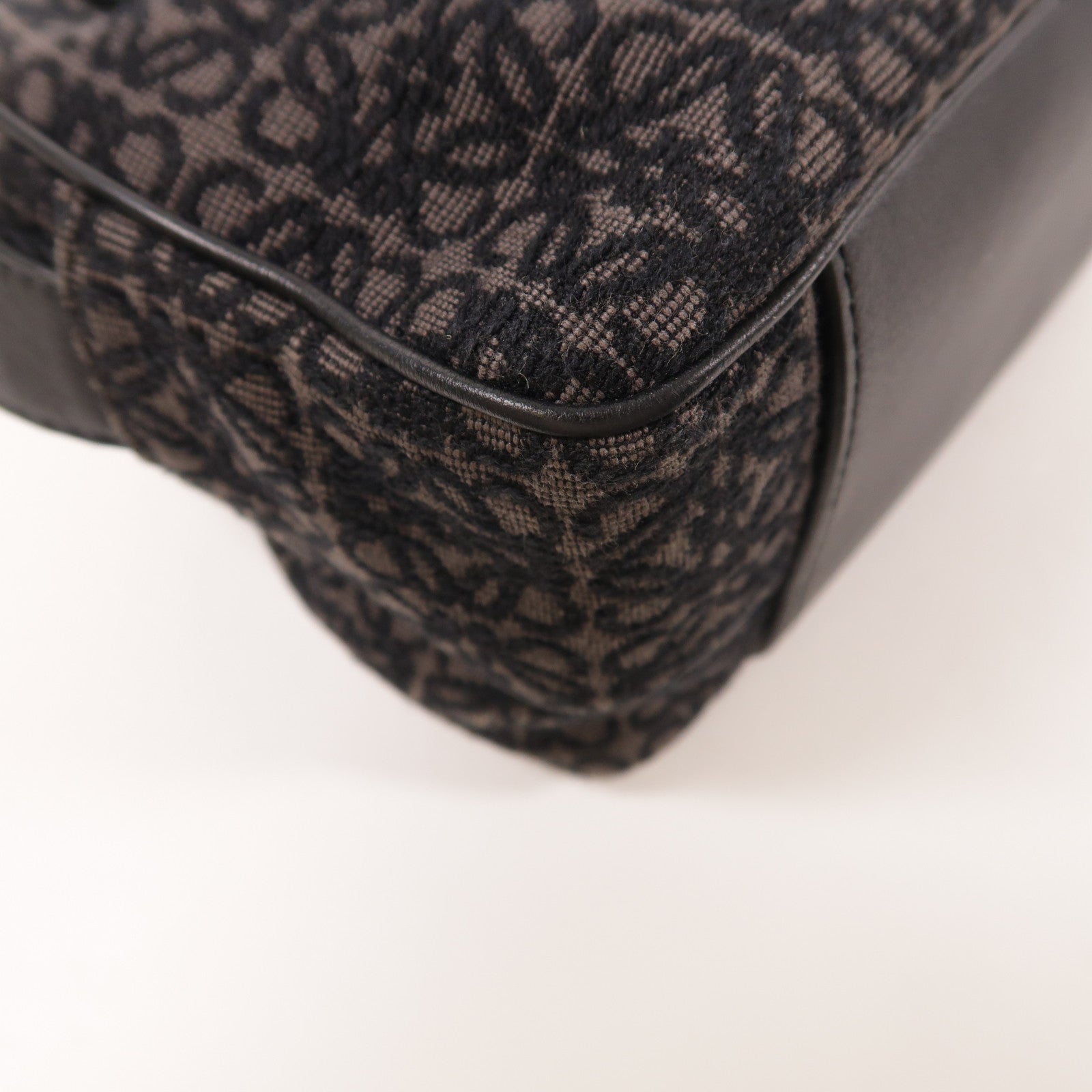 LOEWE 帆布Anagram Mini Camera Bag銀扣肩背袋
