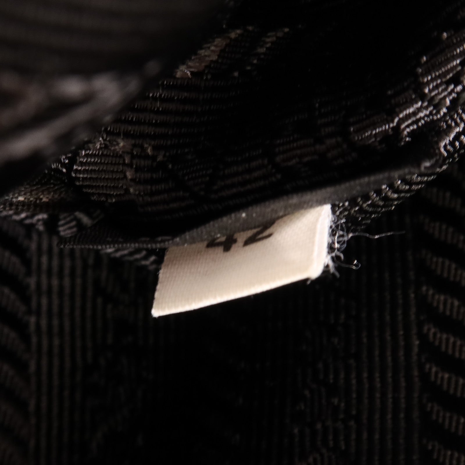 PRADA 尼龍Re-Edition 2000 Mini銀扣手挽袋