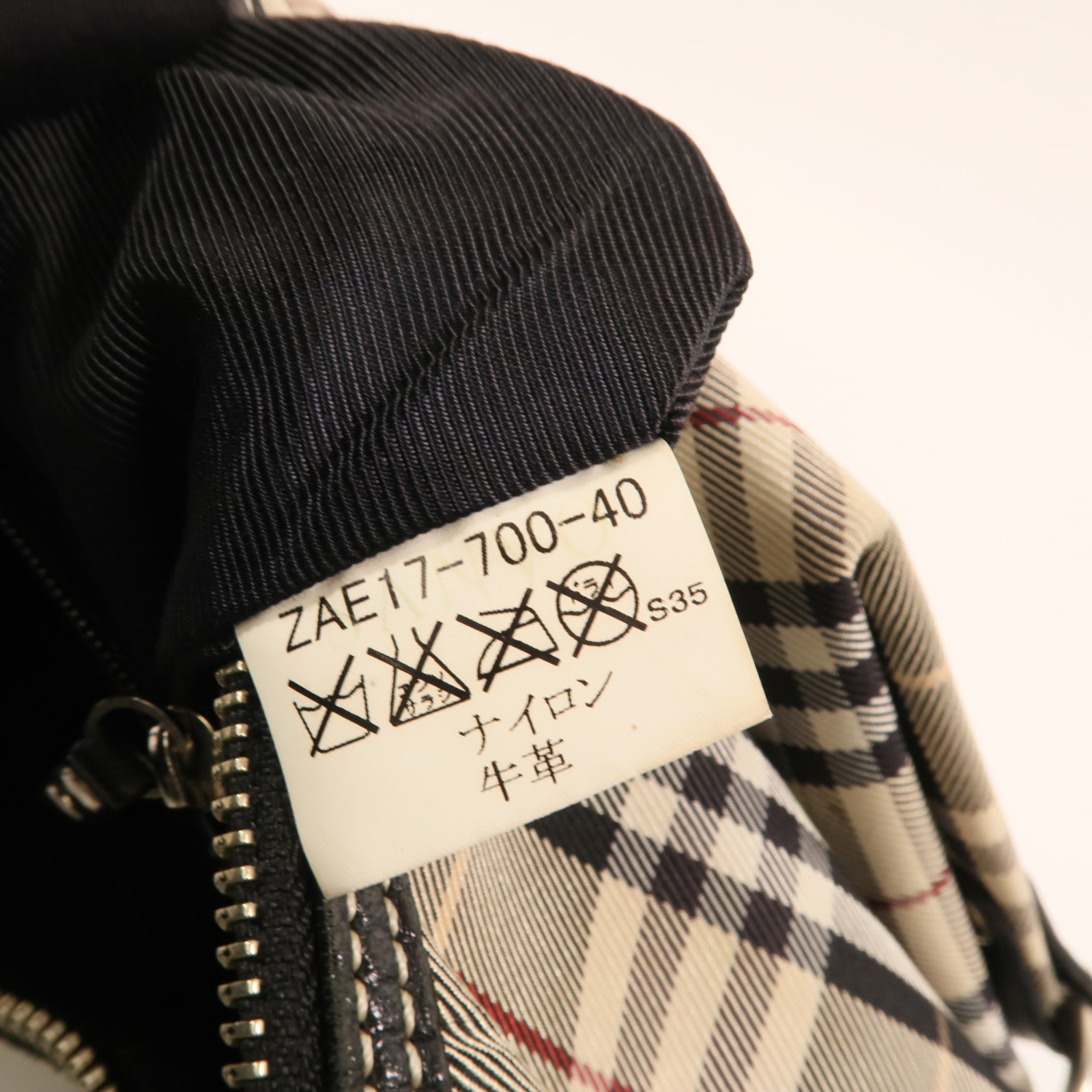 BURBERRY 尼龍Shoulder Bag銀扣肩背袋