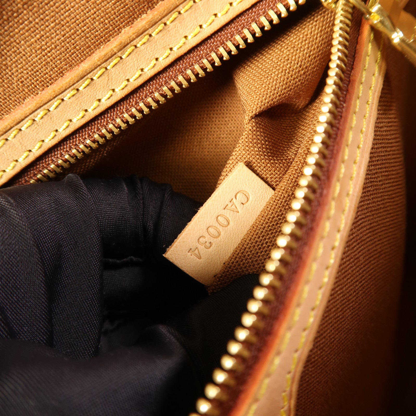 LOUIS VUITTON Monogram Abbesses金扣肩背袋