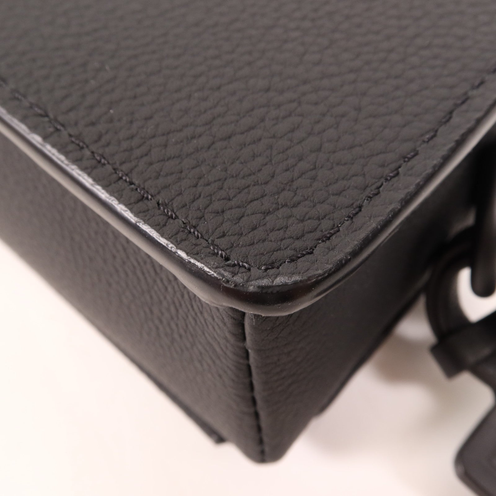 LOUIS VUITTON Aerogram Fastline肩背袋