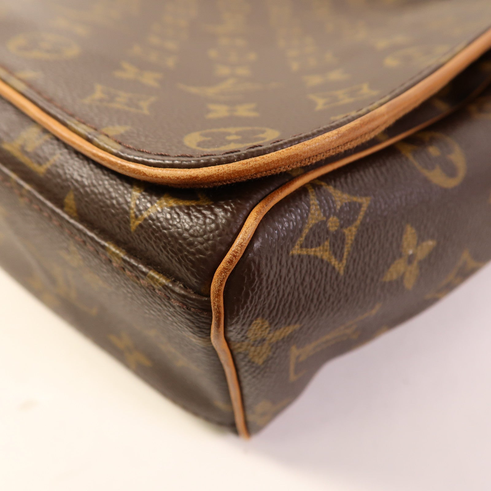 LOUIS VUITTON Monogram Abbesses金扣肩背袋