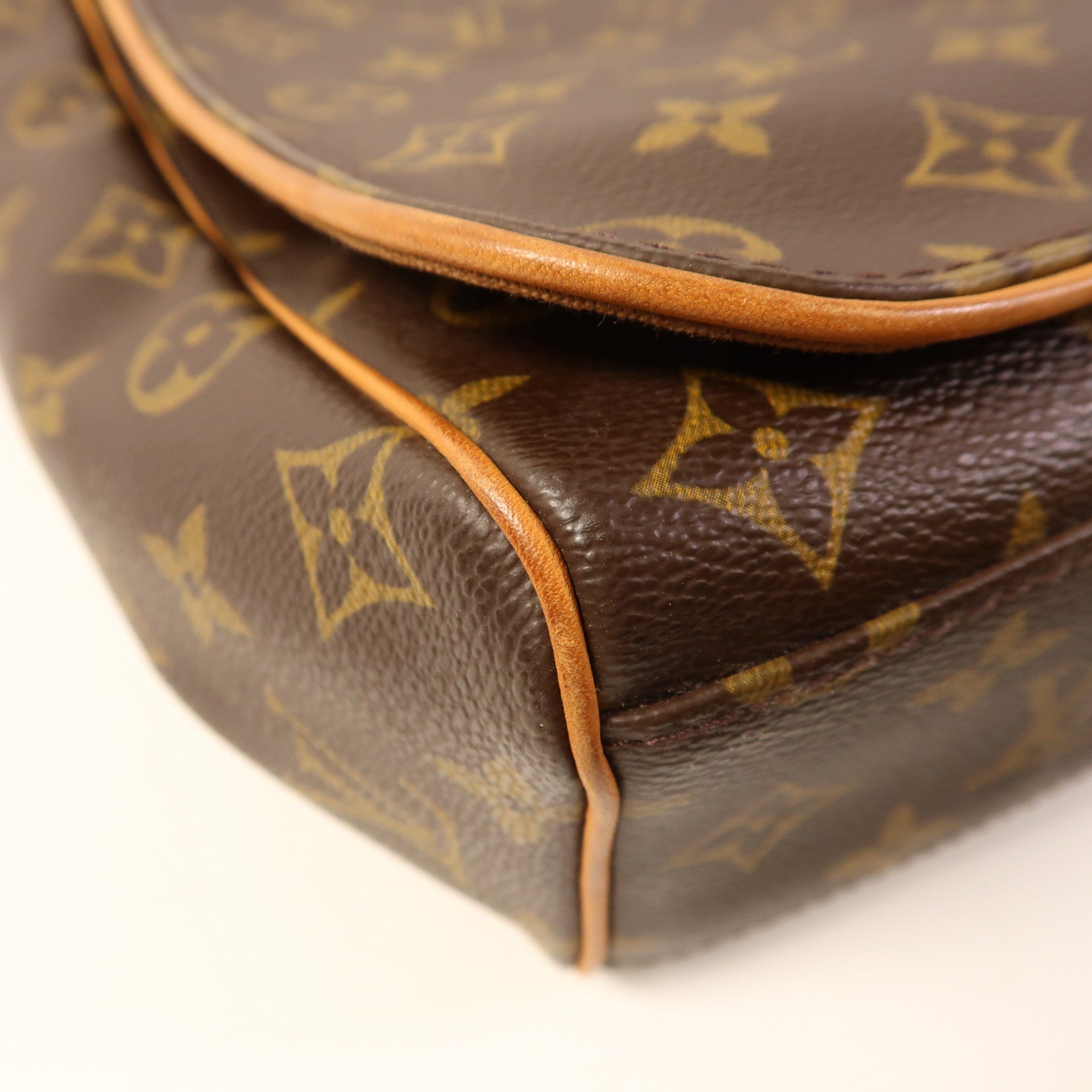 LOUIS VUITTON Monogram Abbesses金扣肩背袋