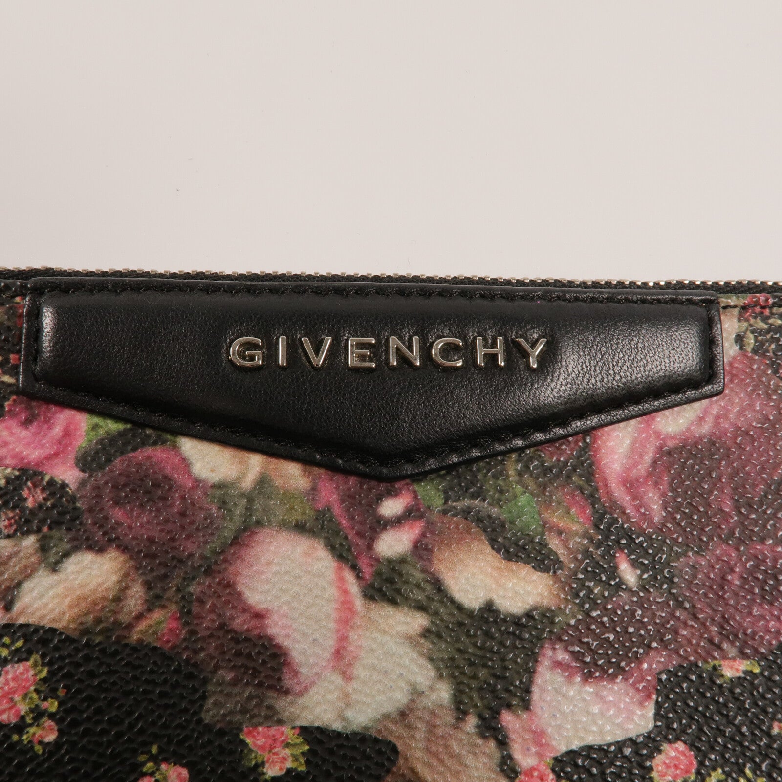 GIVENCHY PVC Accessories Pouch 手拿包
