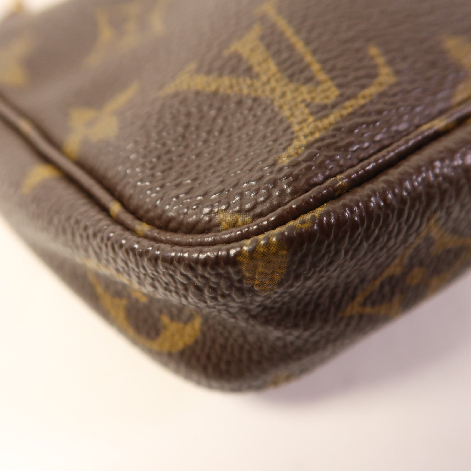 LOUIS VUITTON Monogram Pochette Accessoires金扣手挽袋棕色