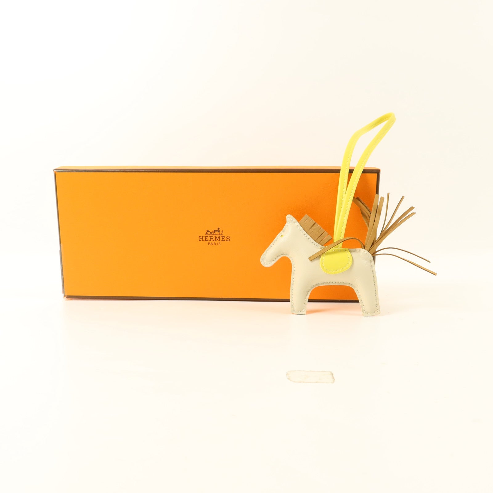 HERMES Milo皮革Rodeo PM掛飾Nata/Lime