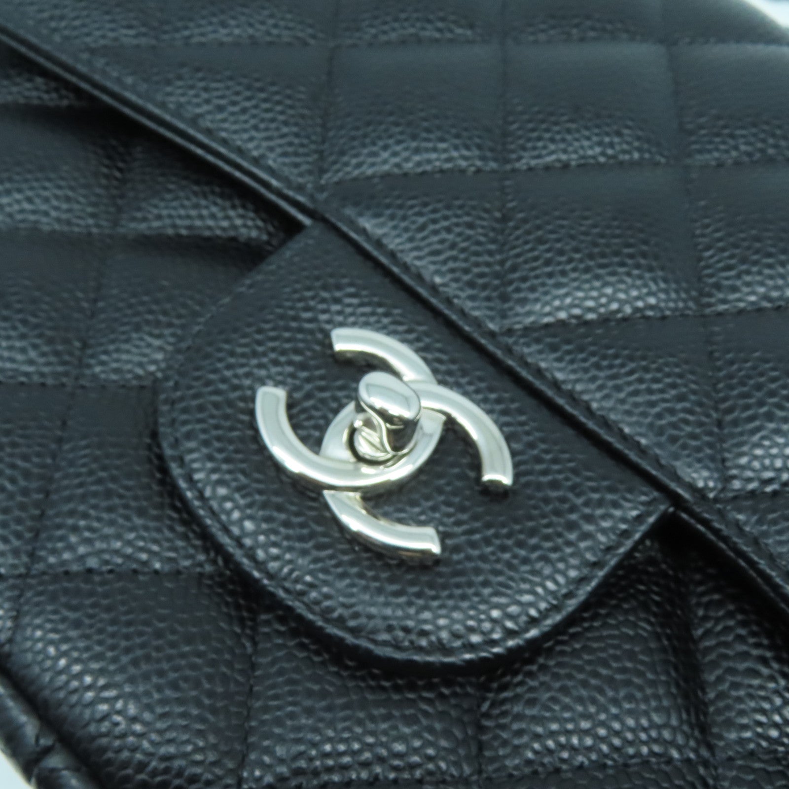 CHANEL 【激減優惠】菱格Caviar皮革Classic銀扣肩背袋黑色