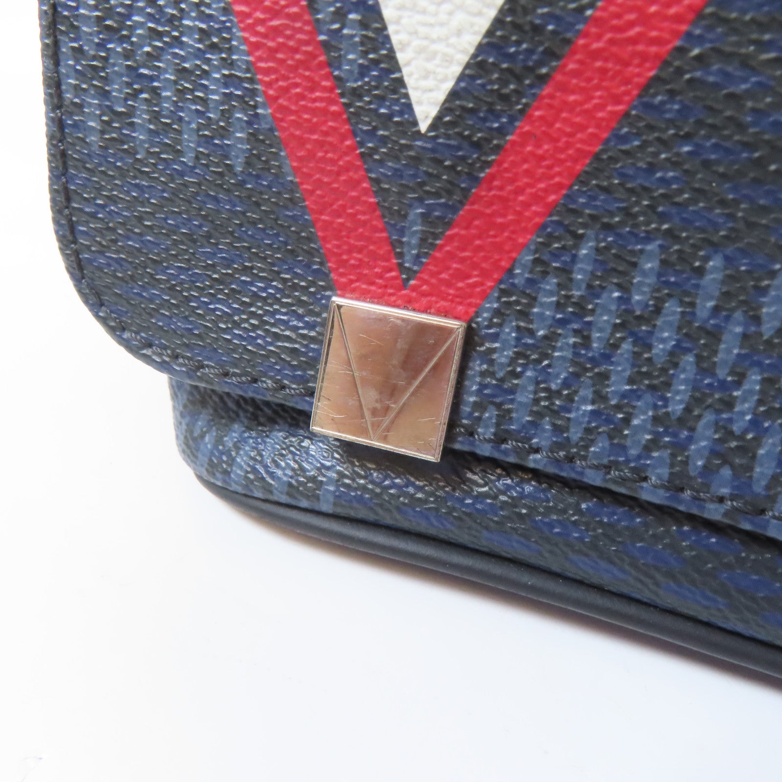 LOUIS VUITTON Damier Cobalt District 2017銀扣肩背袋深藍色/白色/紅色