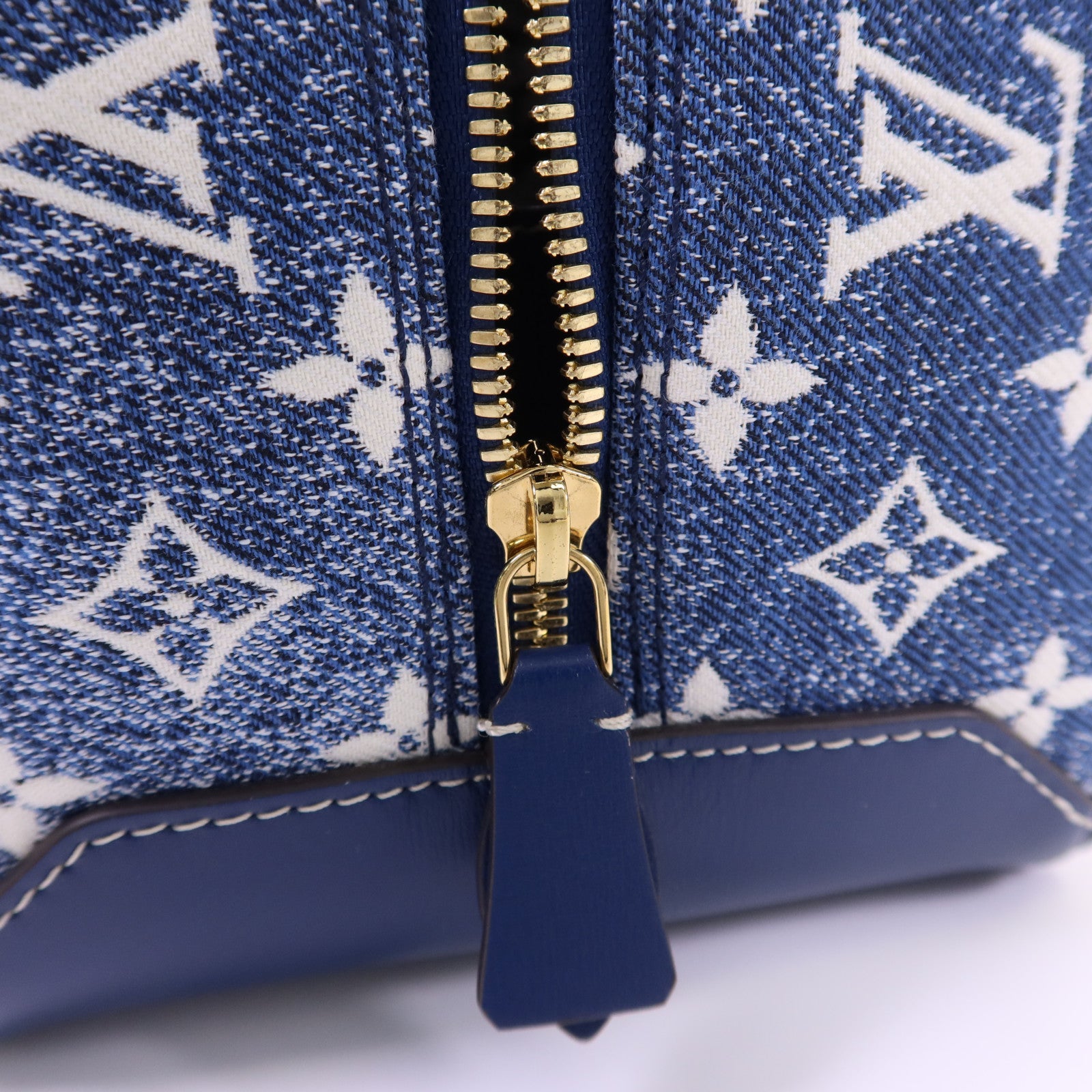 LOUIS VUITTON Monogram Denim Square Bag金扣手挽袋