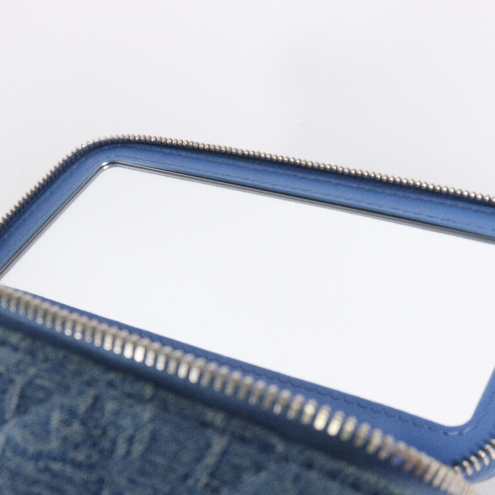 CHANEL 牛仔布Vanity Case鏈帶肩背袋