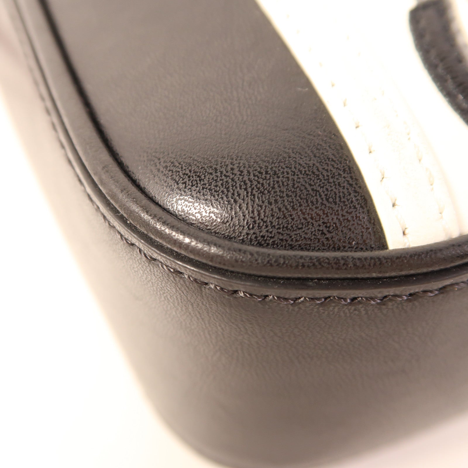 GIVENCHY 牛皮皮革Patterned Bag銀扣肩背袋