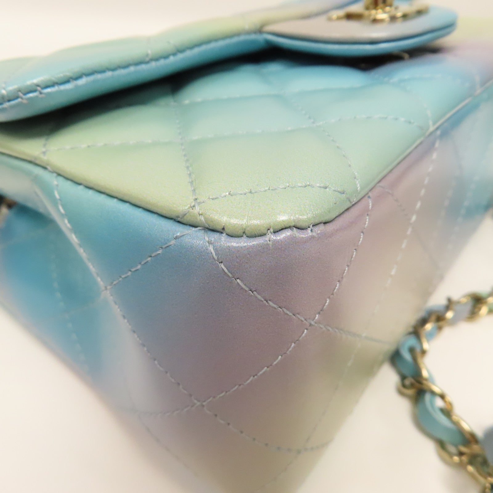 CHANEL 菱格羊皮皮革Classic Flap 20金扣鏈帶肩背袋綠色/藍色