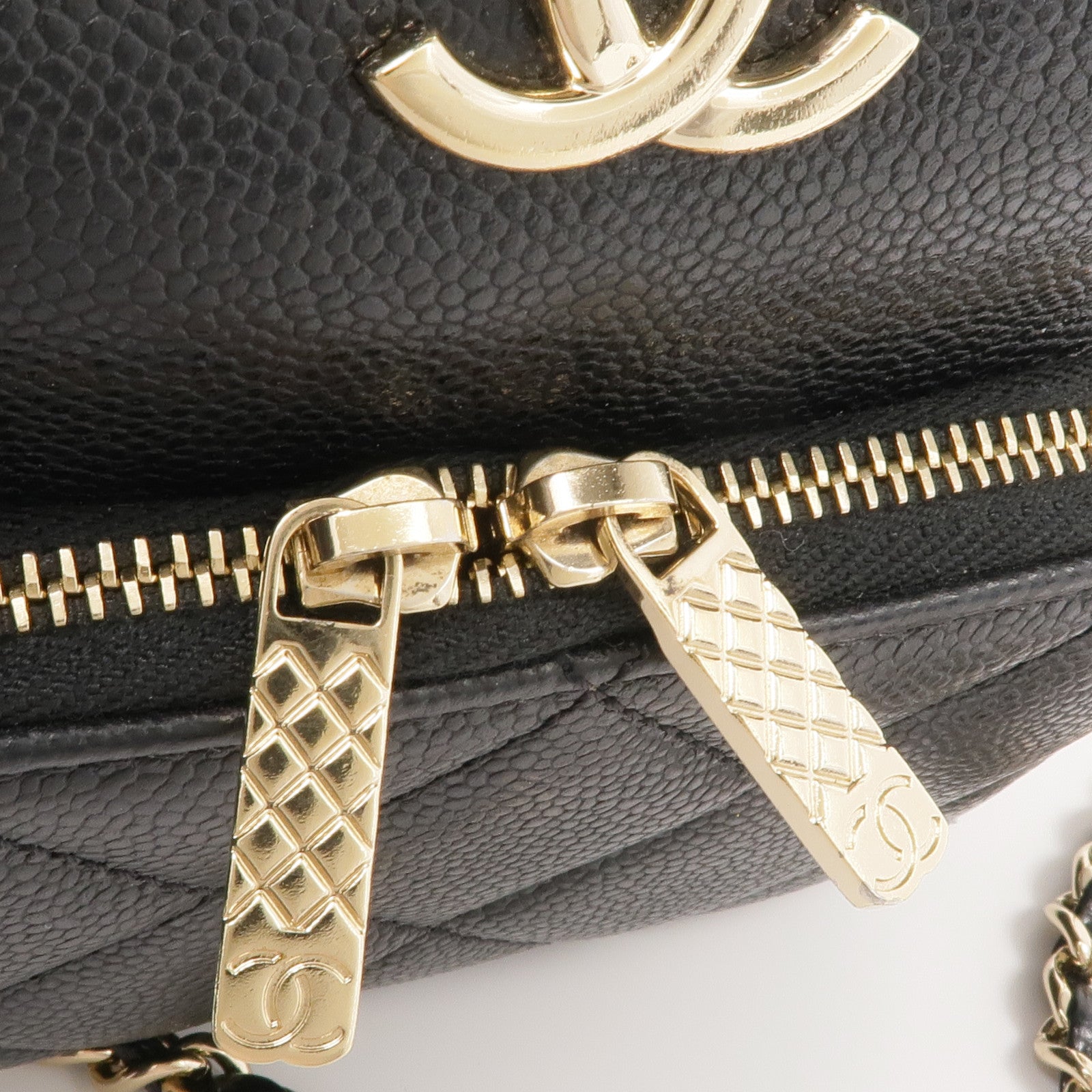 CHANEL 牛皮皮革Materasse Shoulder Bag金扣鏈帶肩背袋