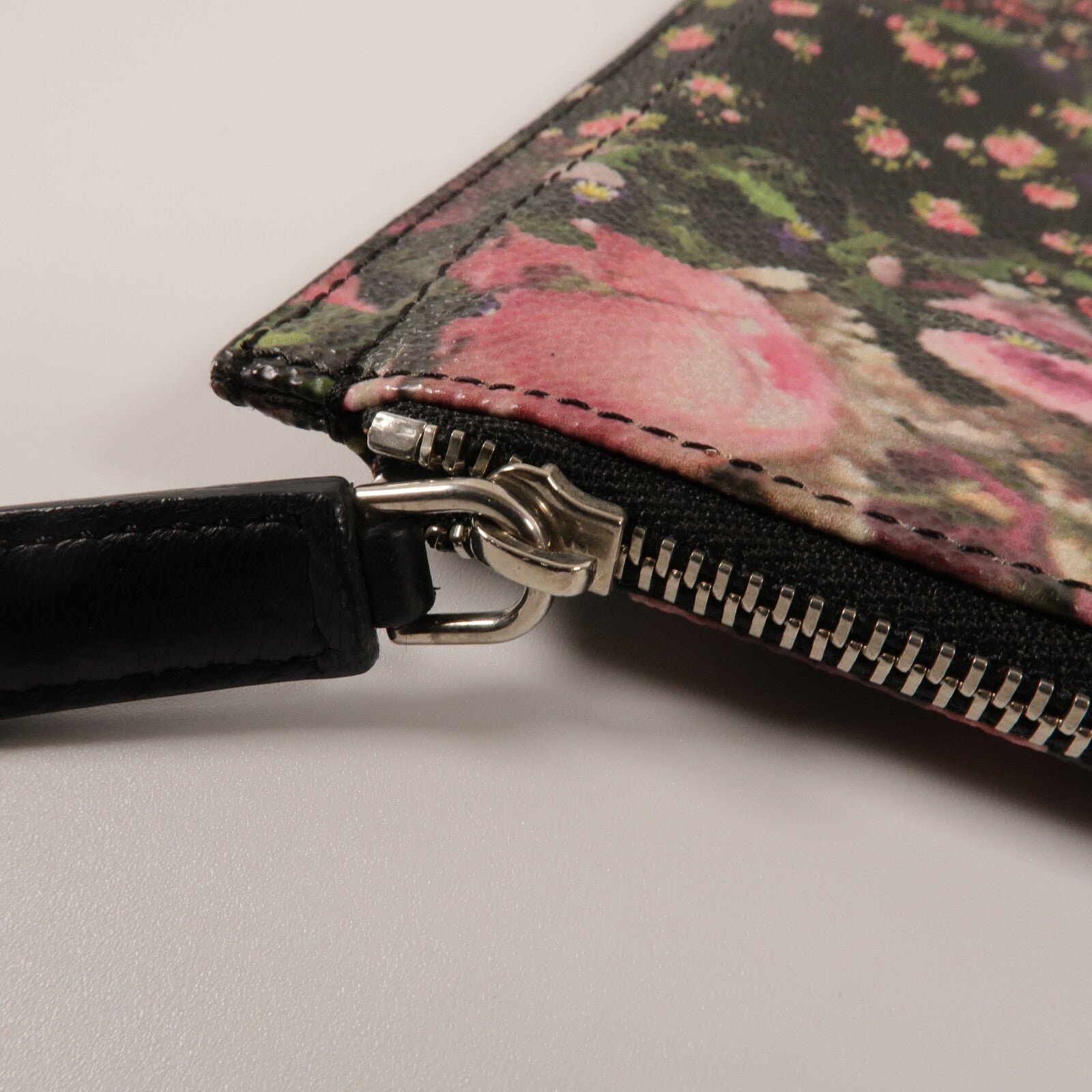 GIVENCHY PVC Accessories Pouch 手拿包