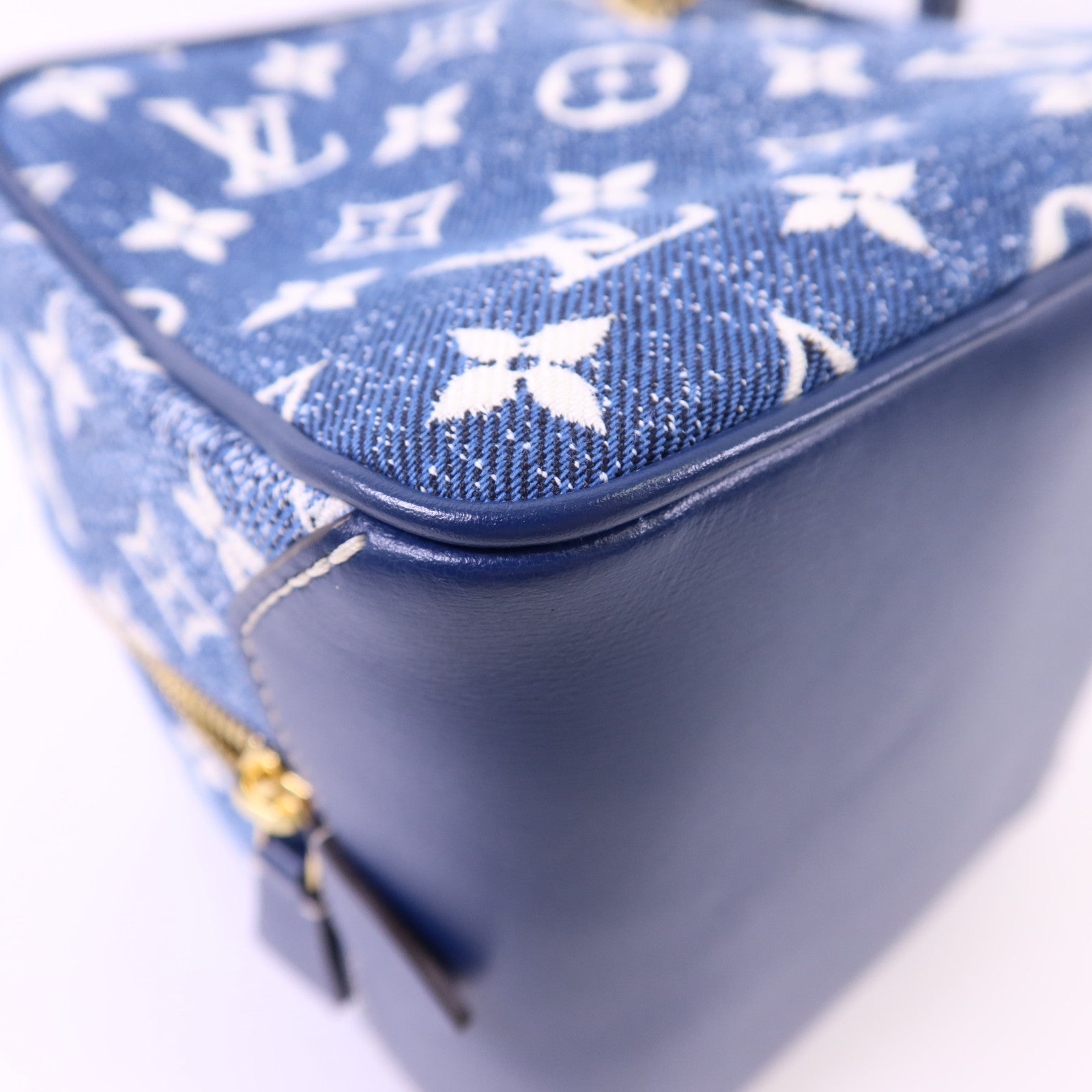 LOUIS VUITTON Monogram Denim Square Bag金扣手挽袋