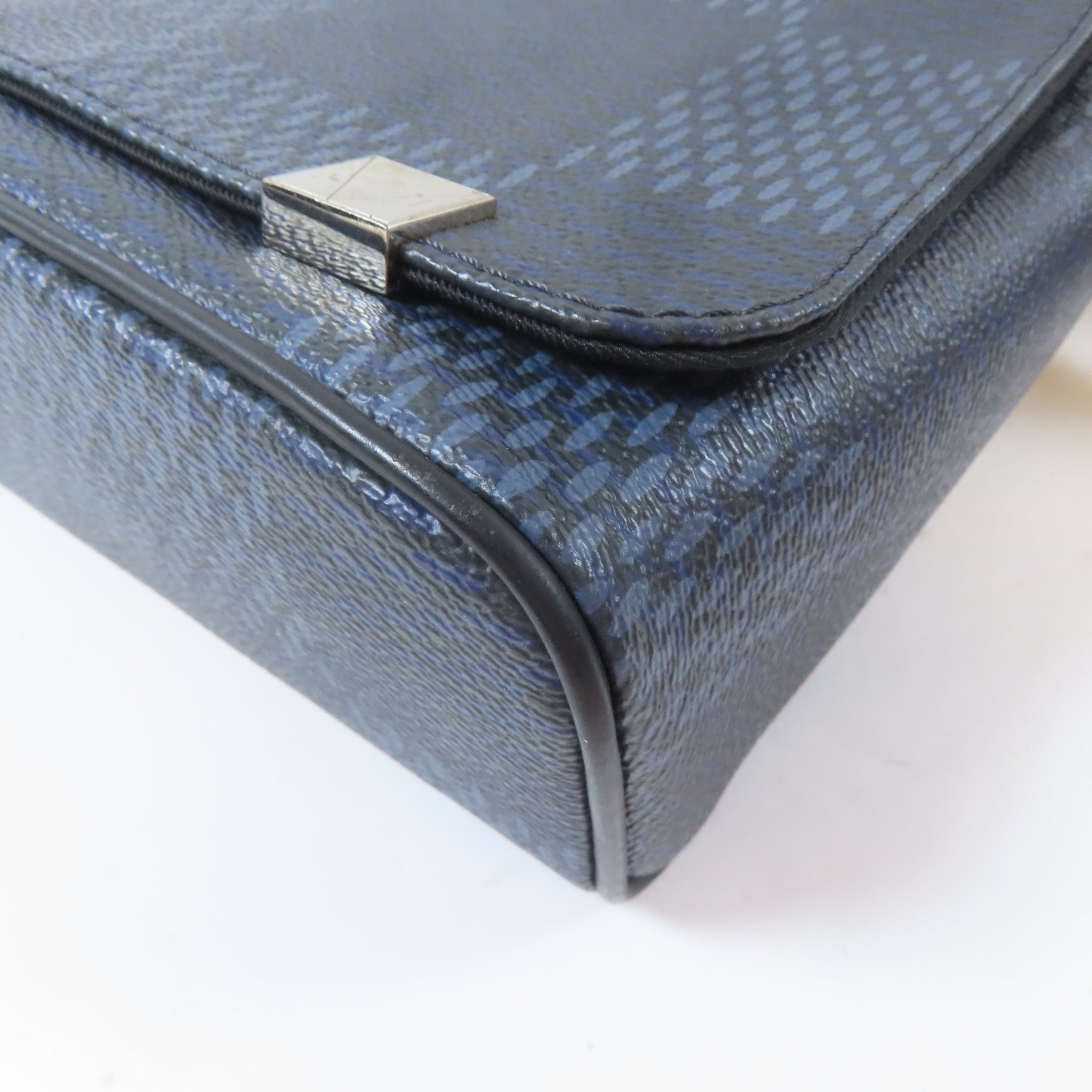 LOUIS VUITTON Damier Cobalt District 2017銀扣肩背袋深藍色/白色/紅色