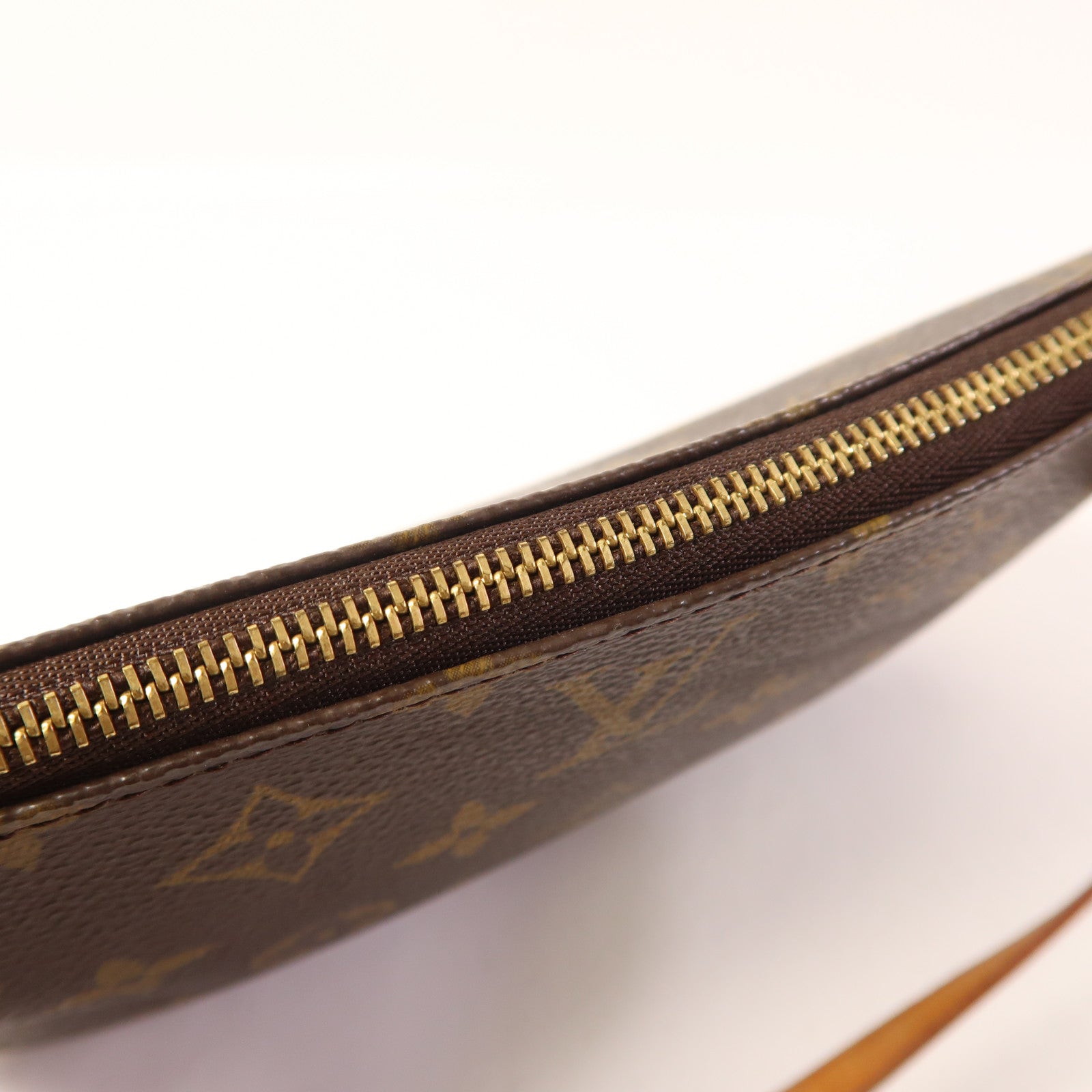 LOUIS VUITTON Monogram Pochette Accessoires金扣手挽袋棕色