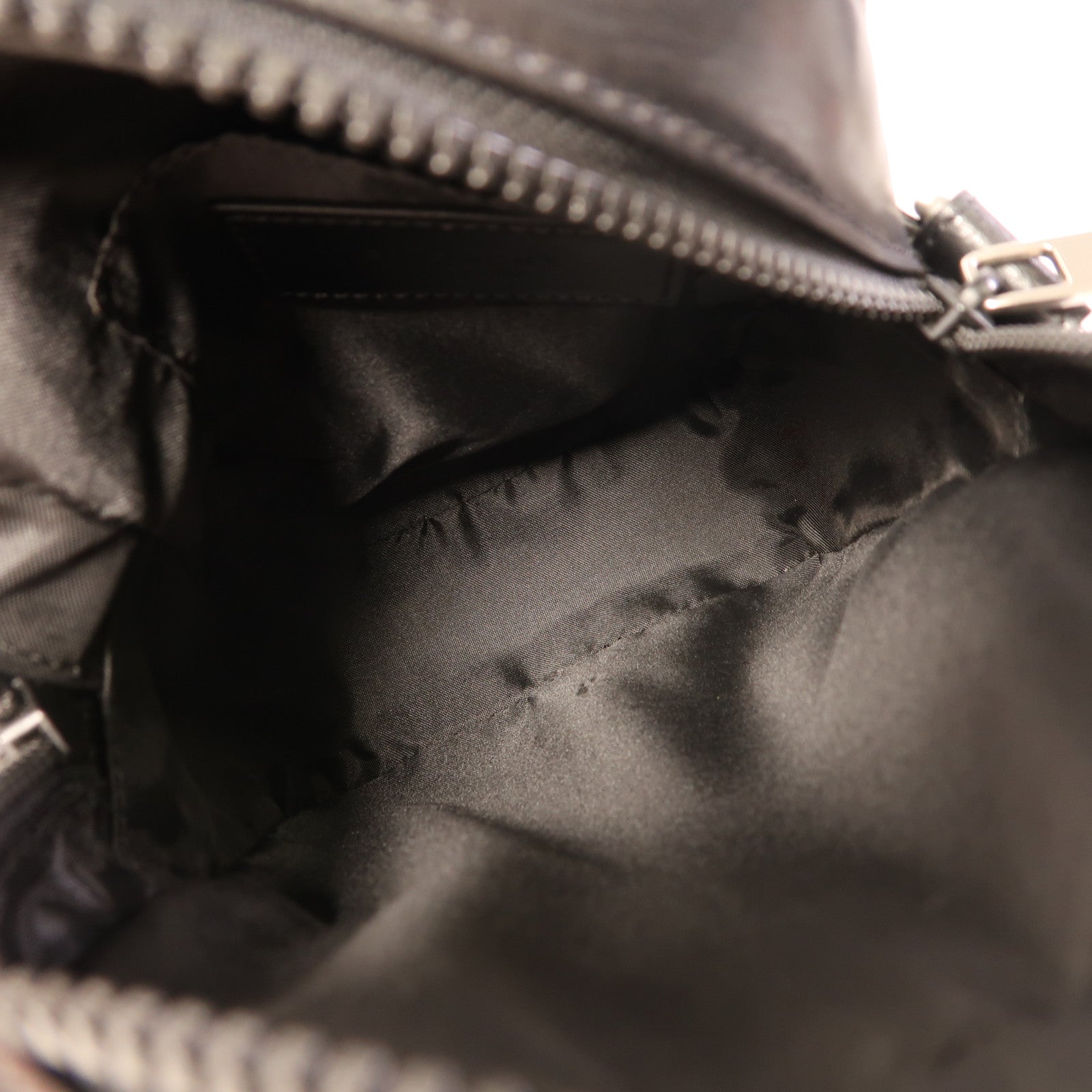 GIVENCHY 牛皮皮革Patterned Bag銀扣肩背袋