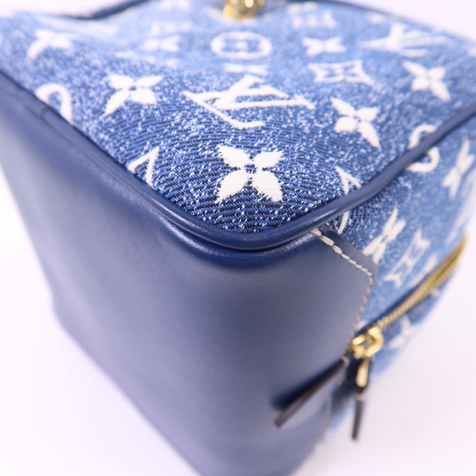 LOUIS VUITTON Monogram Denim Square Bag金扣手挽袋