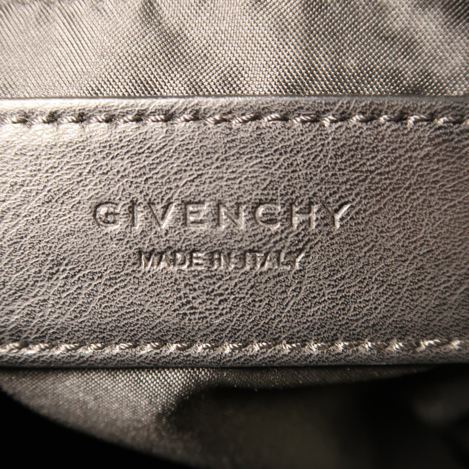 GIVENCHY 牛皮皮革Patterned Bag銀扣肩背袋