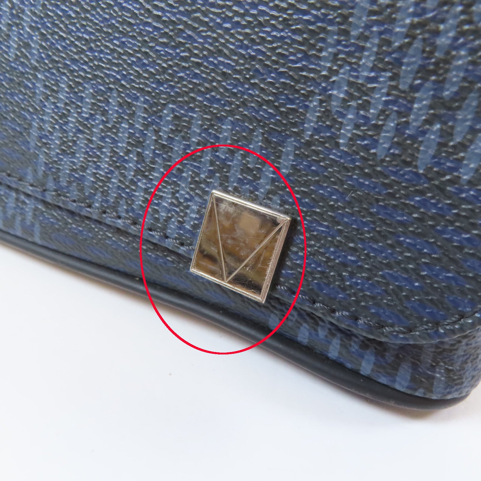 LOUIS VUITTON Damier Cobalt District 2017銀扣肩背袋深藍色/白色/紅色