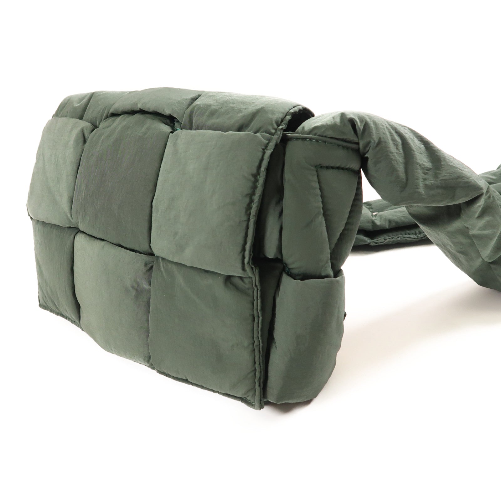 BOTTEGA VENETA 尼龍Small Padded Tech Cassette銀扣肩背袋