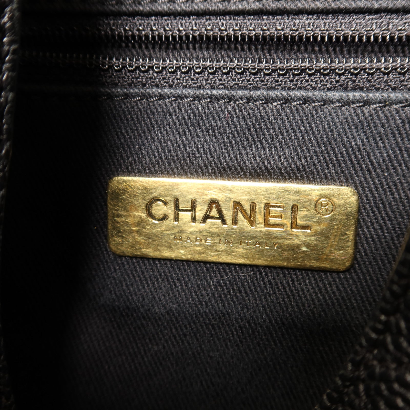 CHANEL 【激減優惠】牛皮皮革Bucket金扣鏈帶肩背袋