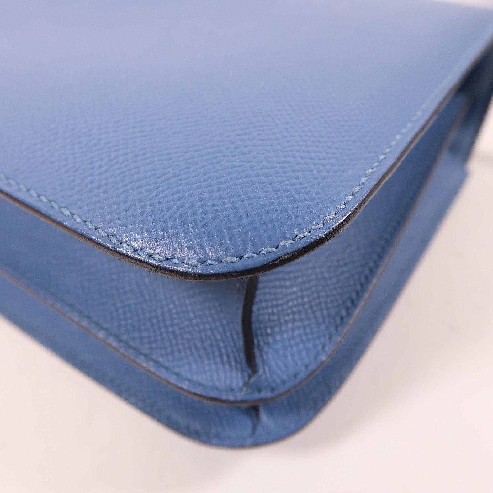 HERMES Epsom皮革Constance 24金扣肩背袋Bleu Brighton