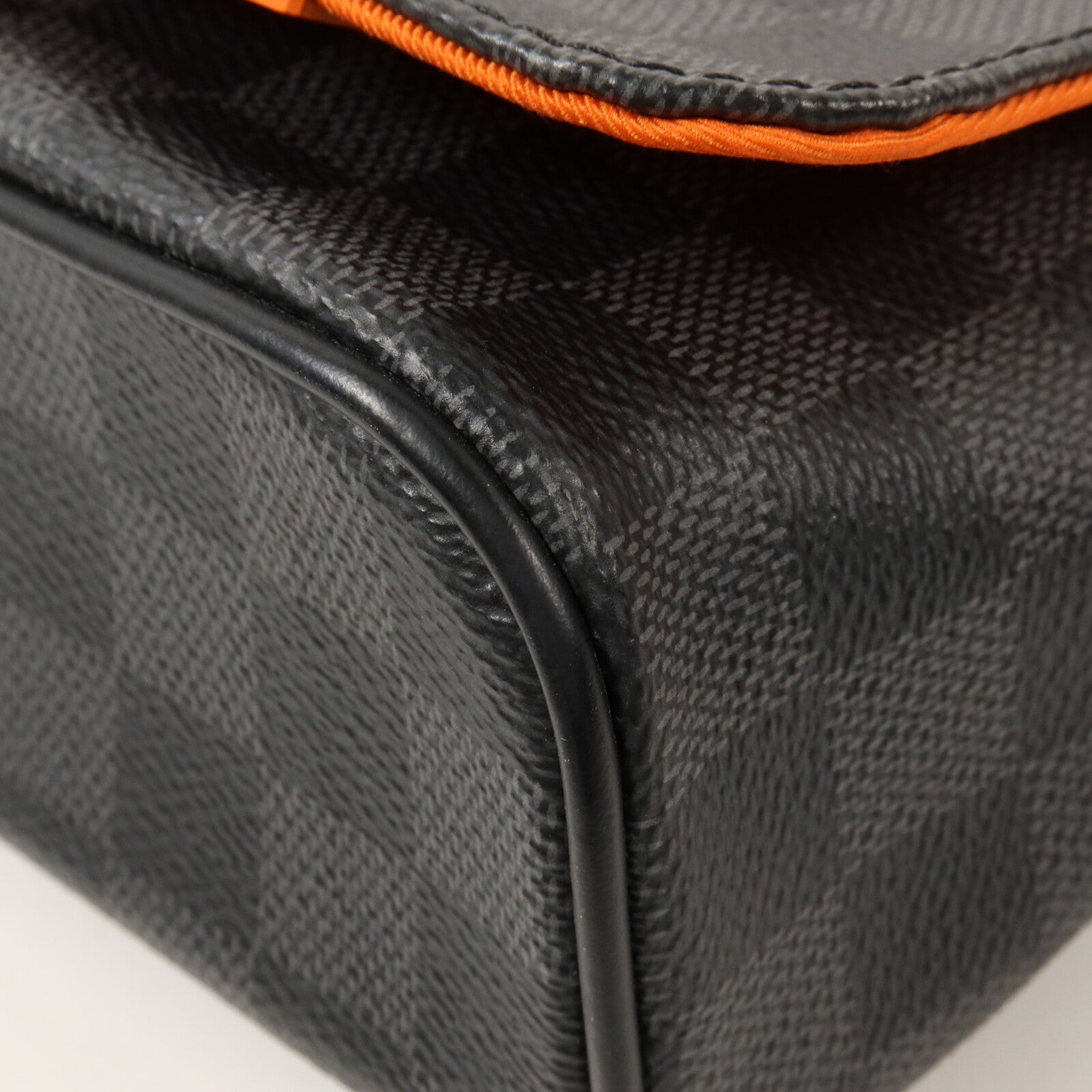 LOUIS VUITTON Damier Ggraphite District PM肩背袋