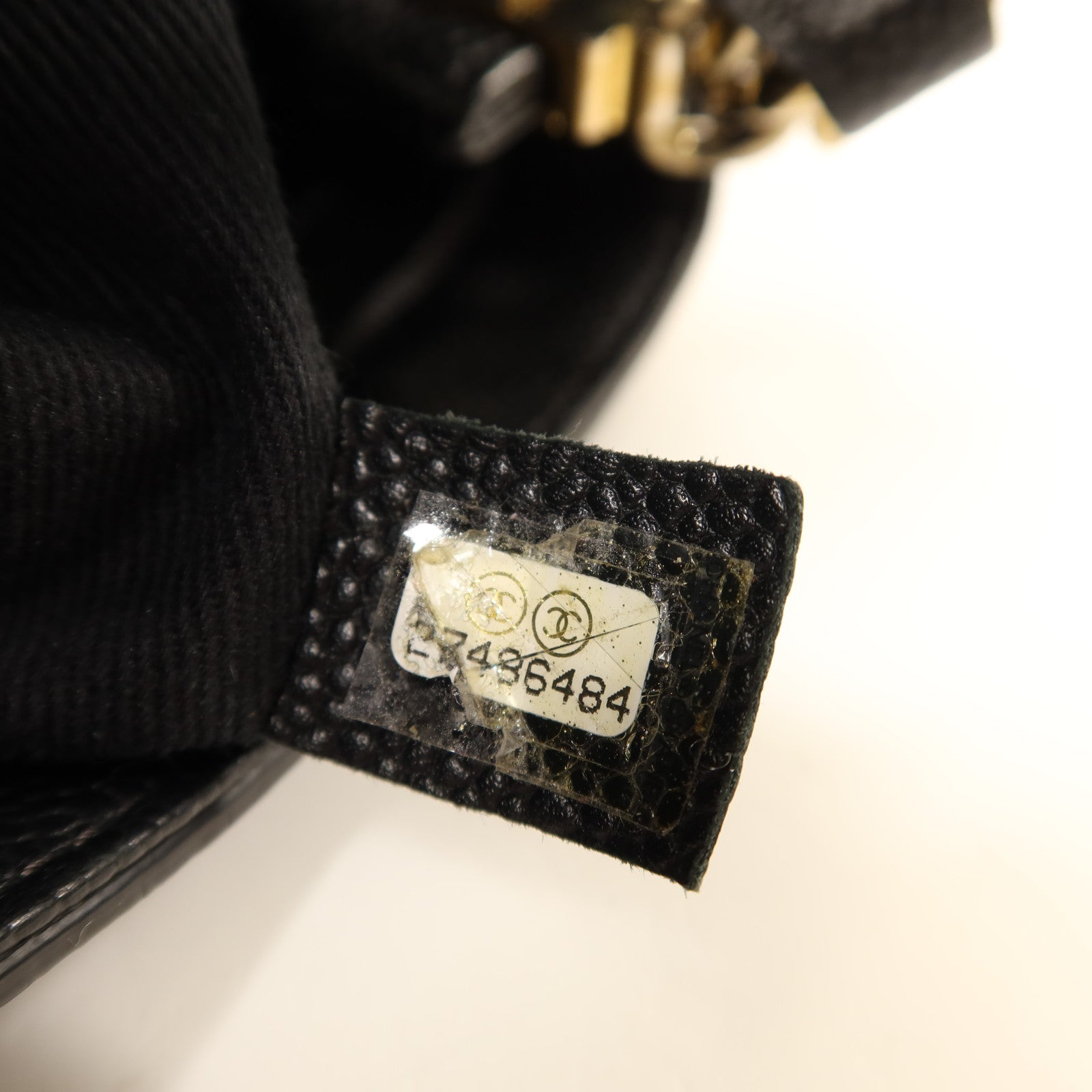 CHANEL 【激減優惠】牛皮皮革Bucket金扣鏈帶肩背袋