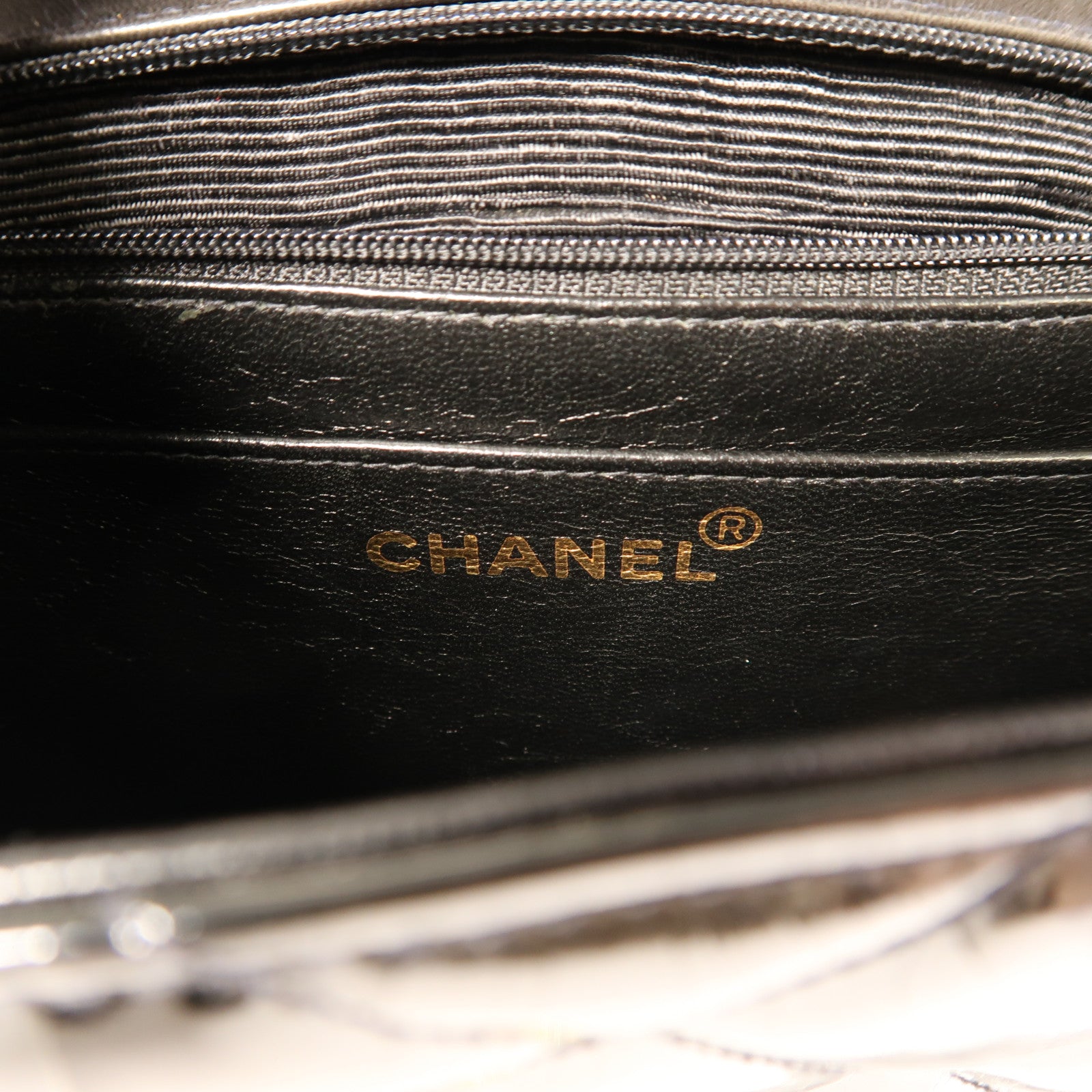 CHANEL 漆皮皮革Chain Shoulder金扣鏈帶肩背袋