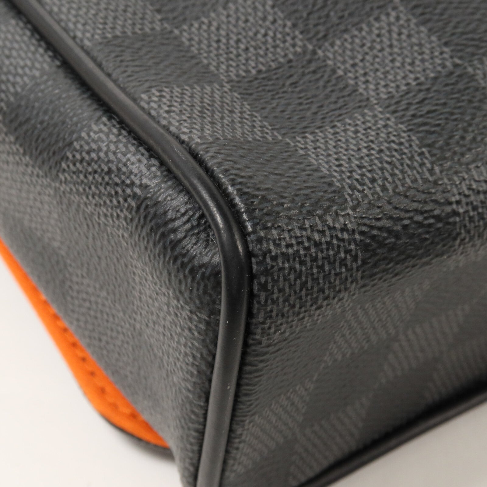LOUIS VUITTON Damier Ggraphite District PM肩背袋